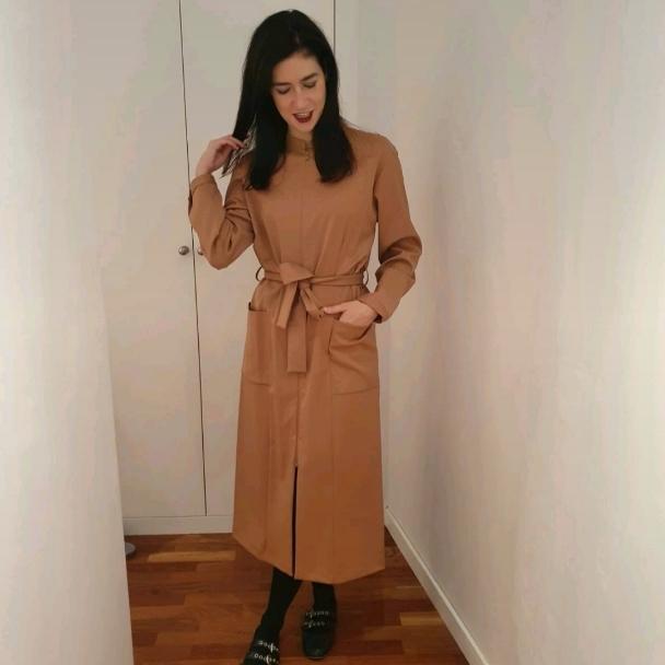 Vestido Midi en camel de Dolores Promesas — foto 6 de 6