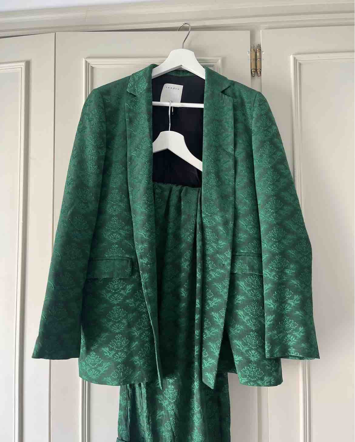 Green Sandro suit — foto 2 de 5