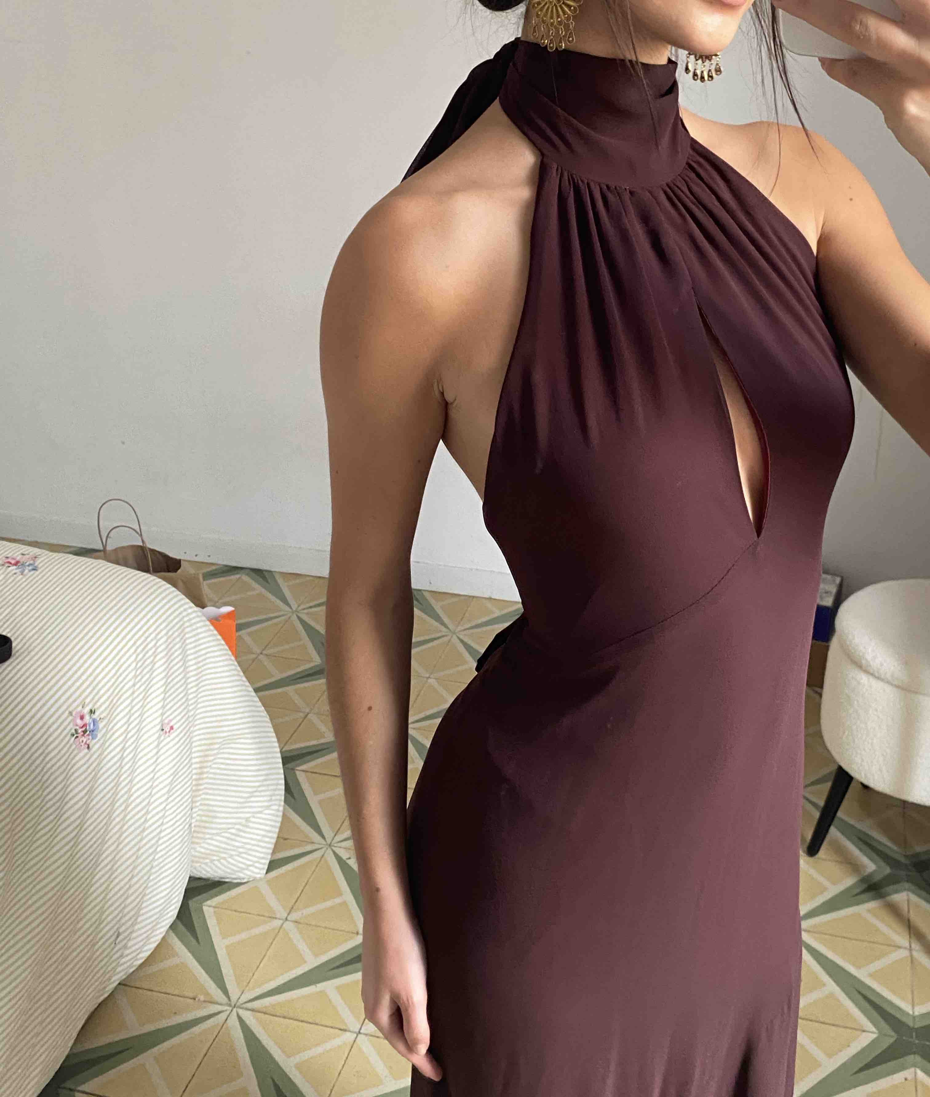 Vestido invitada marrón chocolate miphai — foto 3 de 4
