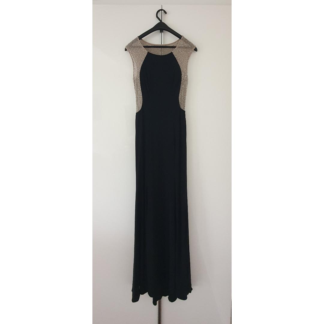 Vestido largo negro con transparencias cubiertas con detalles brillantes — foto 1 de 6