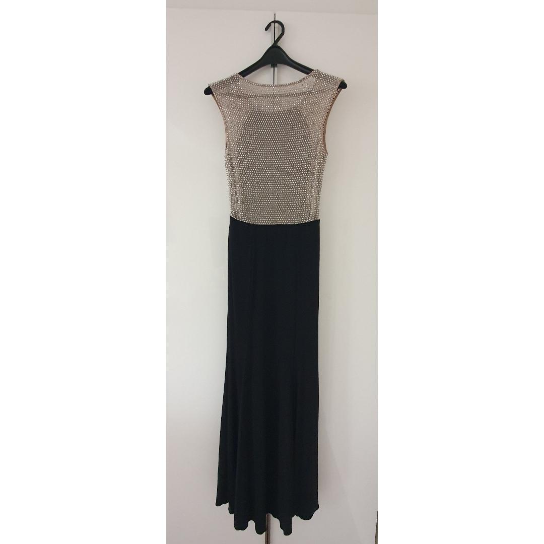 Vestido largo negro con transparencias cubiertas con detalles brillantes — foto 2 de 6
