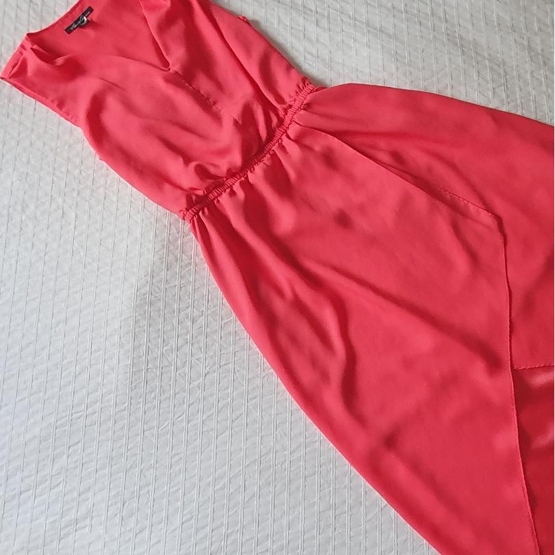 Vestido rosa vibrante con abertura pierna Keneth Cole — foto 4 de 4