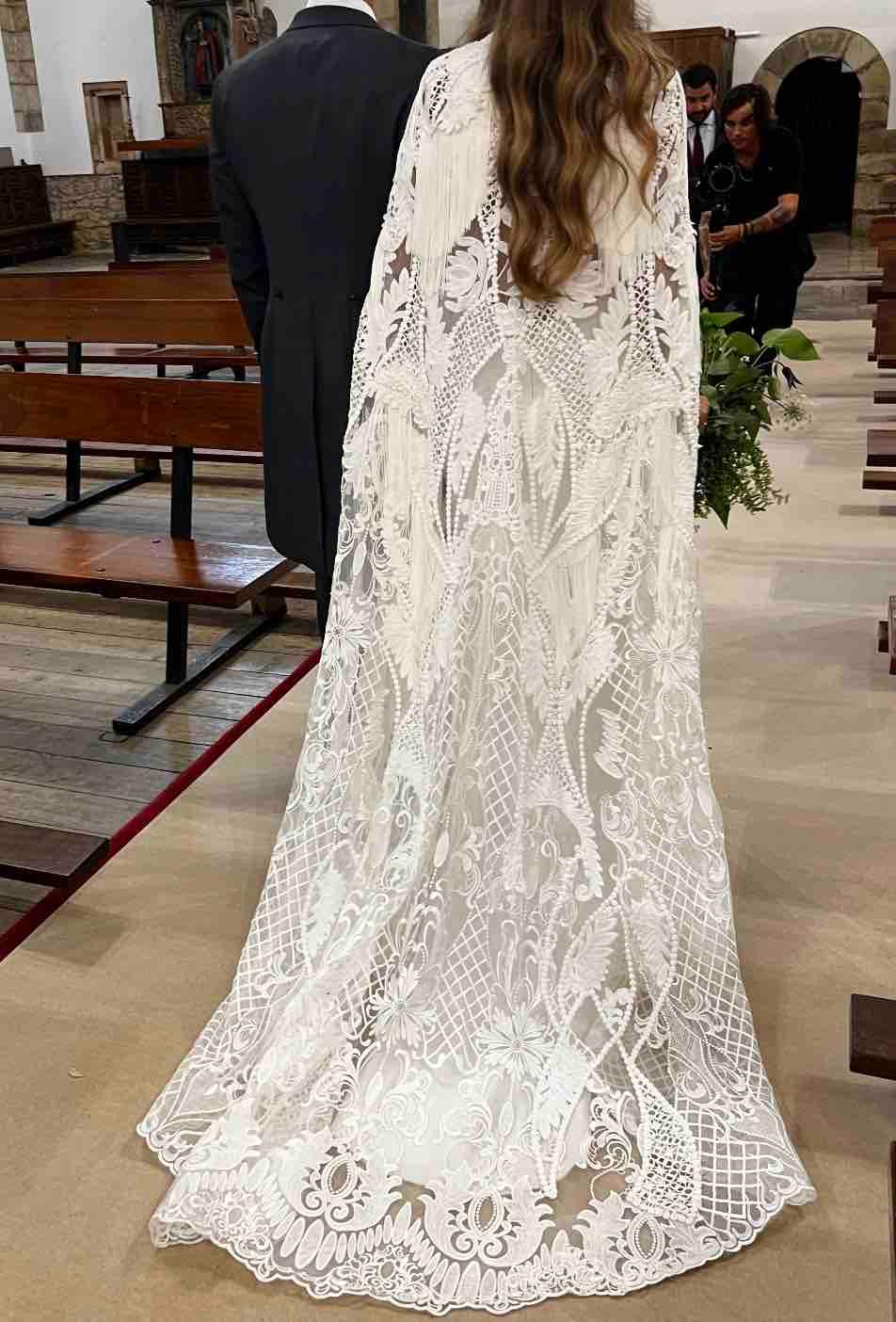 Vestido novia + capa Yolancris Yolan Cris — foto 5 de 6