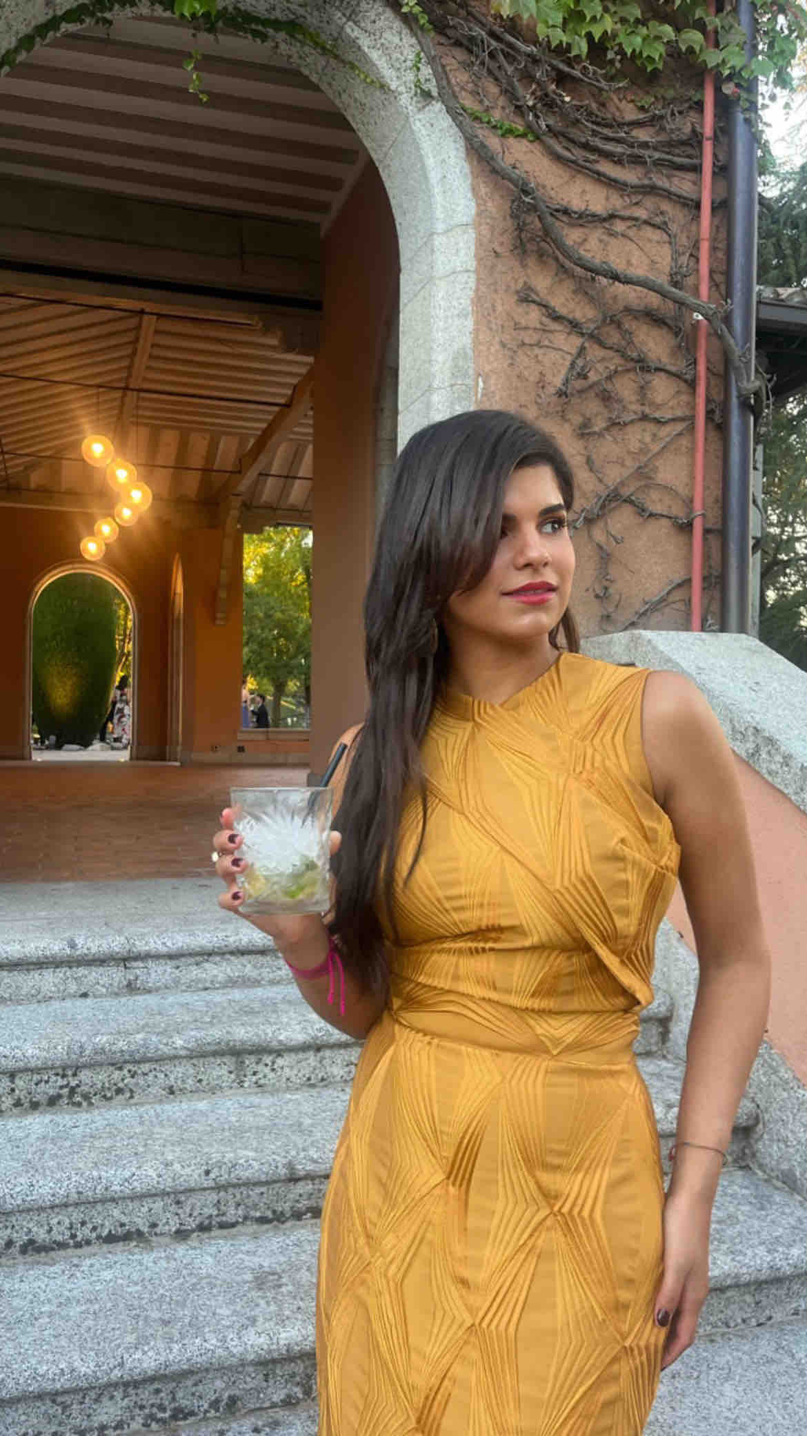 Vestido amarillo,dorado Mattui Collection — foto 1 de 6