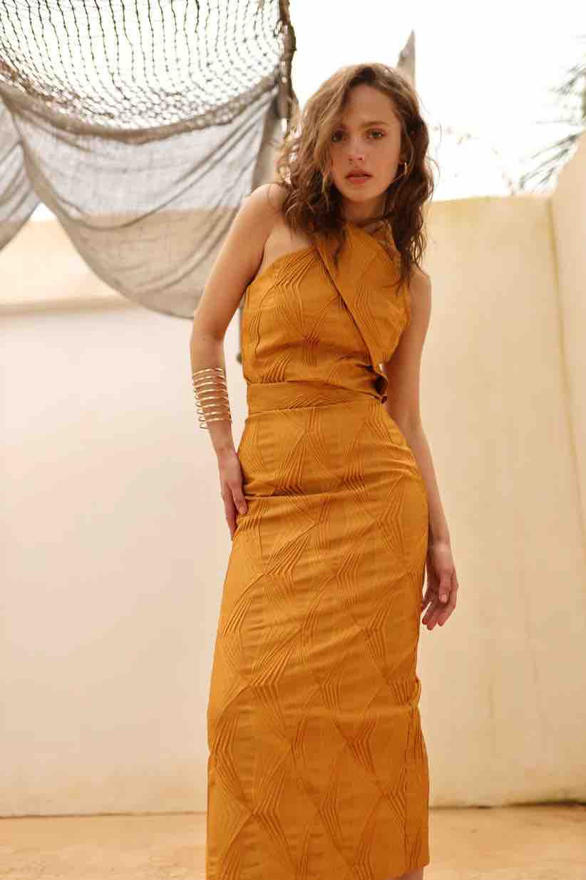 Vestido amarillo,dorado Mattui Collection — foto 6 de 6
