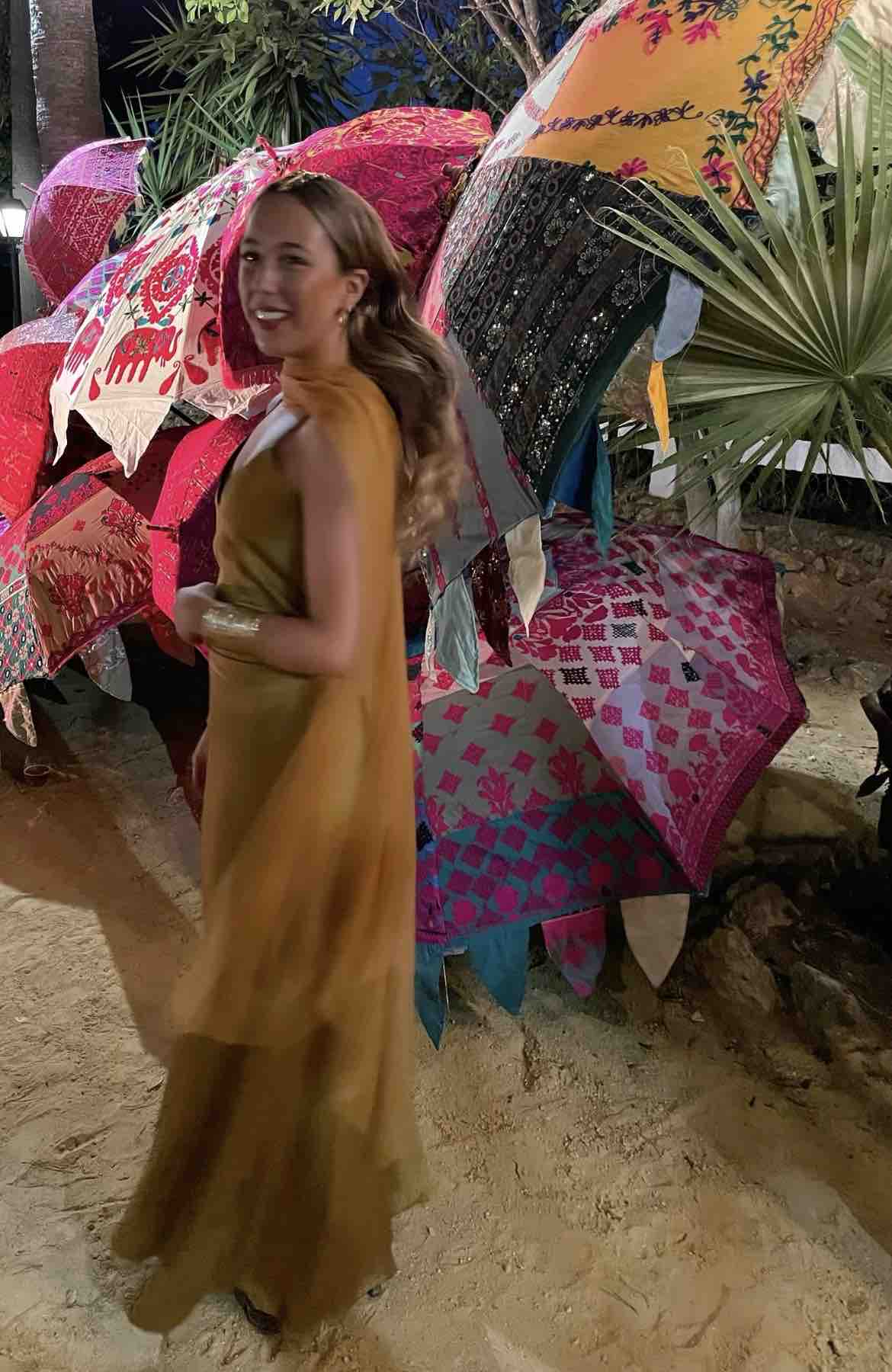 Vestido invitada Hoss Intropia — foto 1 de 4