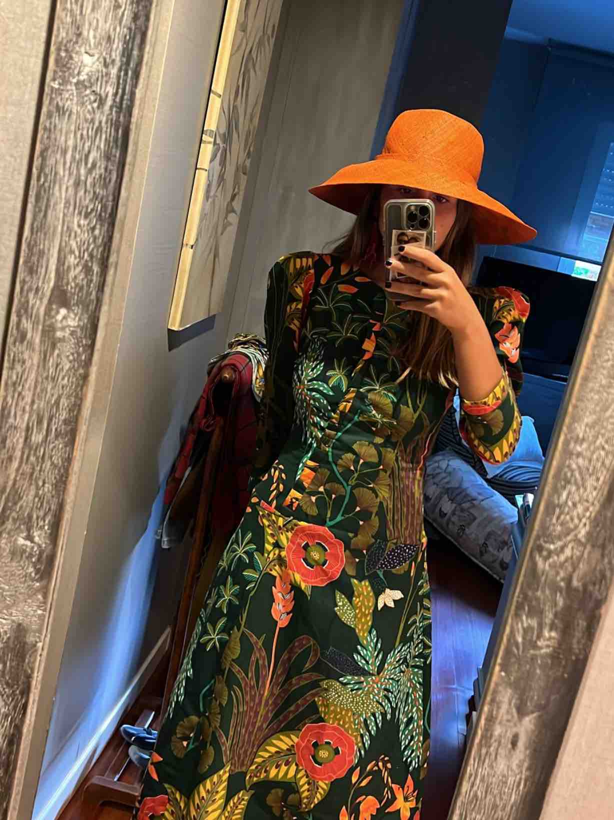 Vestido con manga abullonada — foto 1 de 3