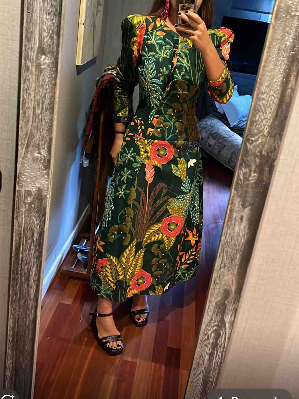 Vestido con manga abullonada — foto 3 de 3