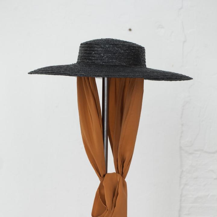 sombrero español de paja trenzada con paños de seda caldero — foto 2 de 5