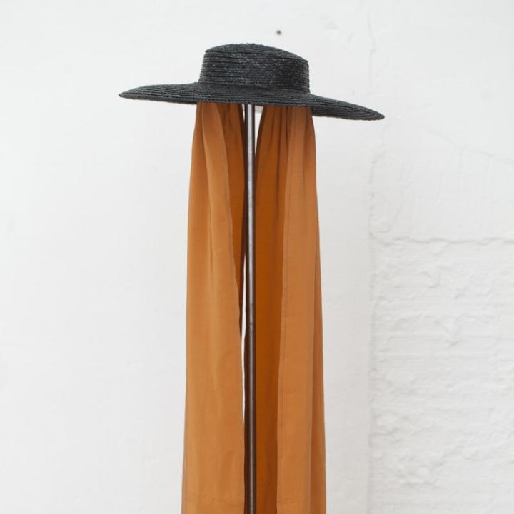sombrero español de paja trenzada con paños de seda caldero — foto 5 de 5