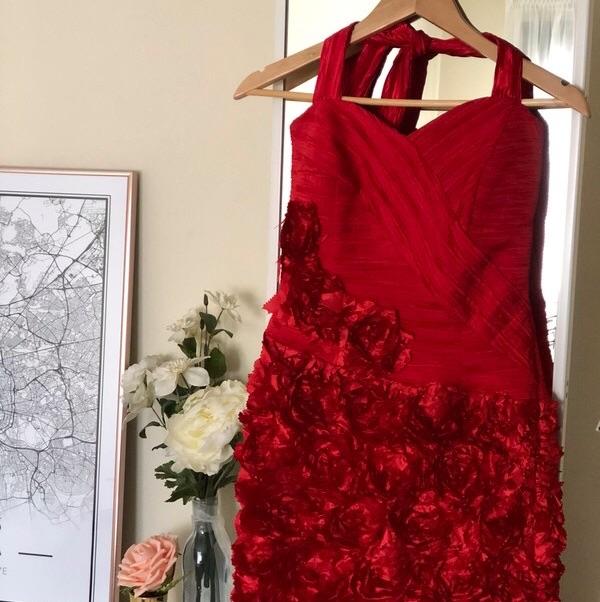 Vestido cóctel con flores en relieve con torera Nati Jiménez — foto 1 de 5