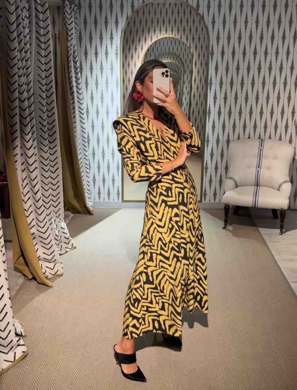 Vestido Inma Camacho amarillo y negro, talla S, en alquiler — foto 1 de 2