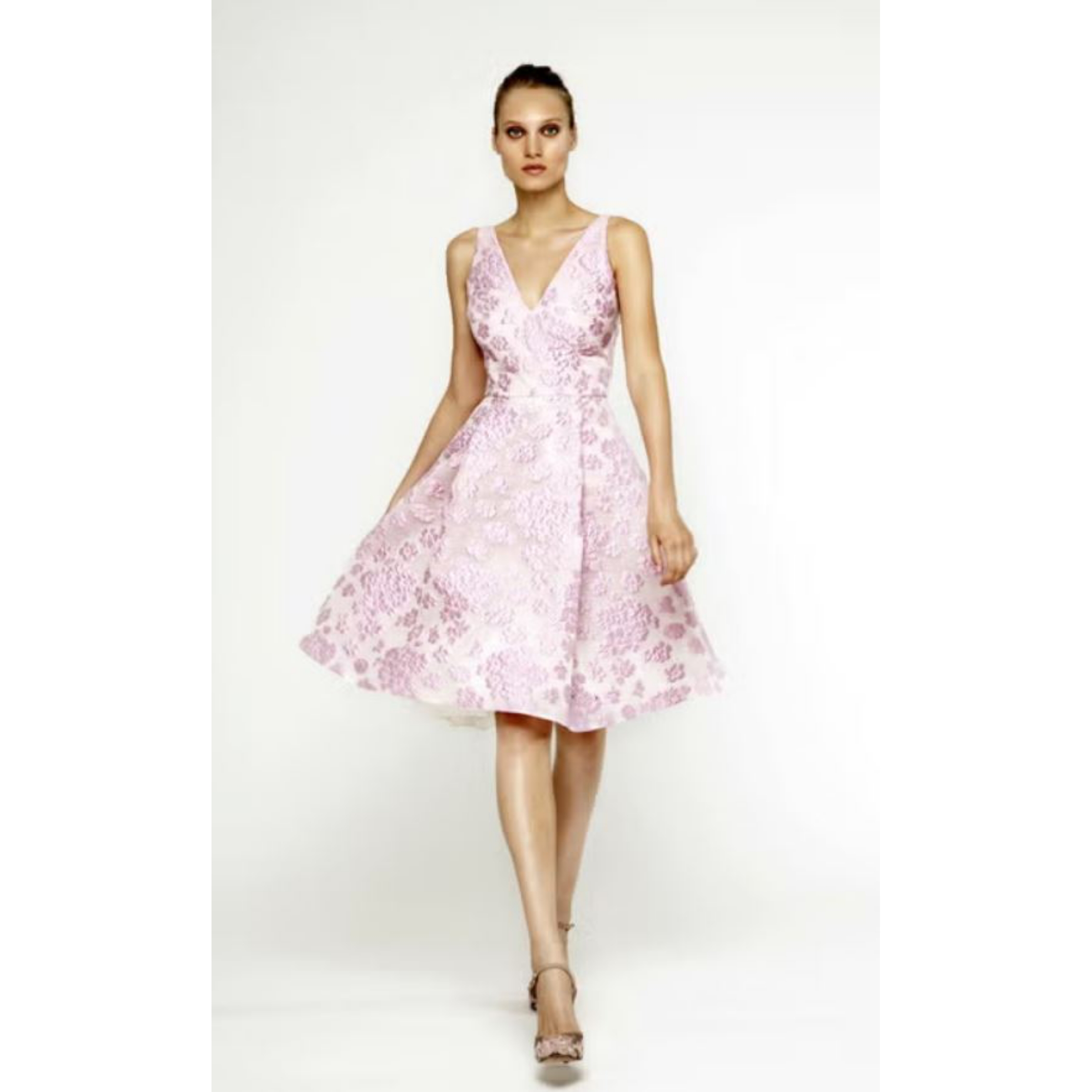 VESTIDO ELEGANTE Dolores Promesas — foto 1 de 4