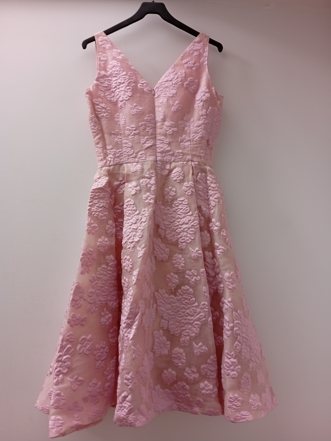 VESTIDO ELEGANTE Dolores Promesas — foto 2 de 4