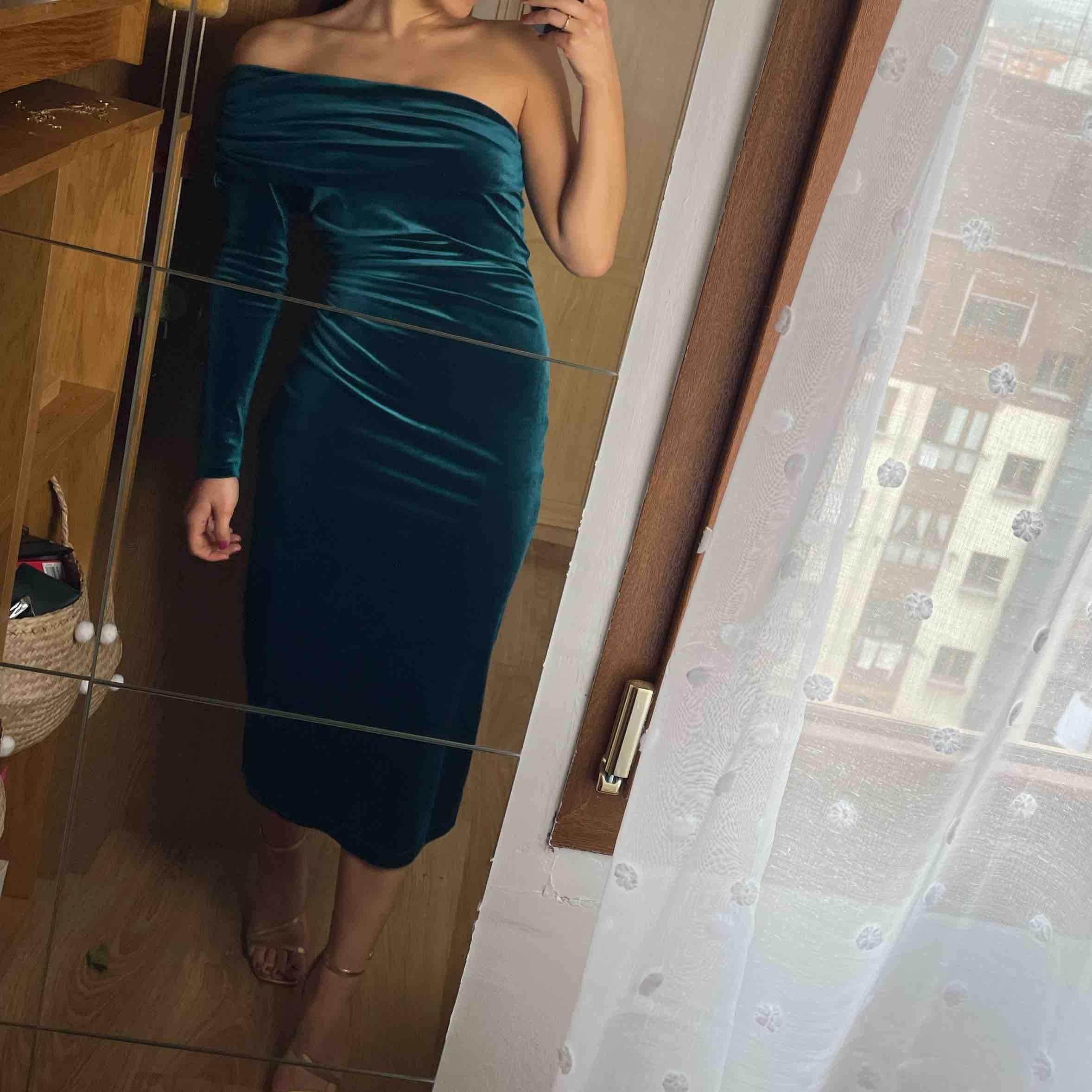 Vestido invitada The Are — foto 1 de 5