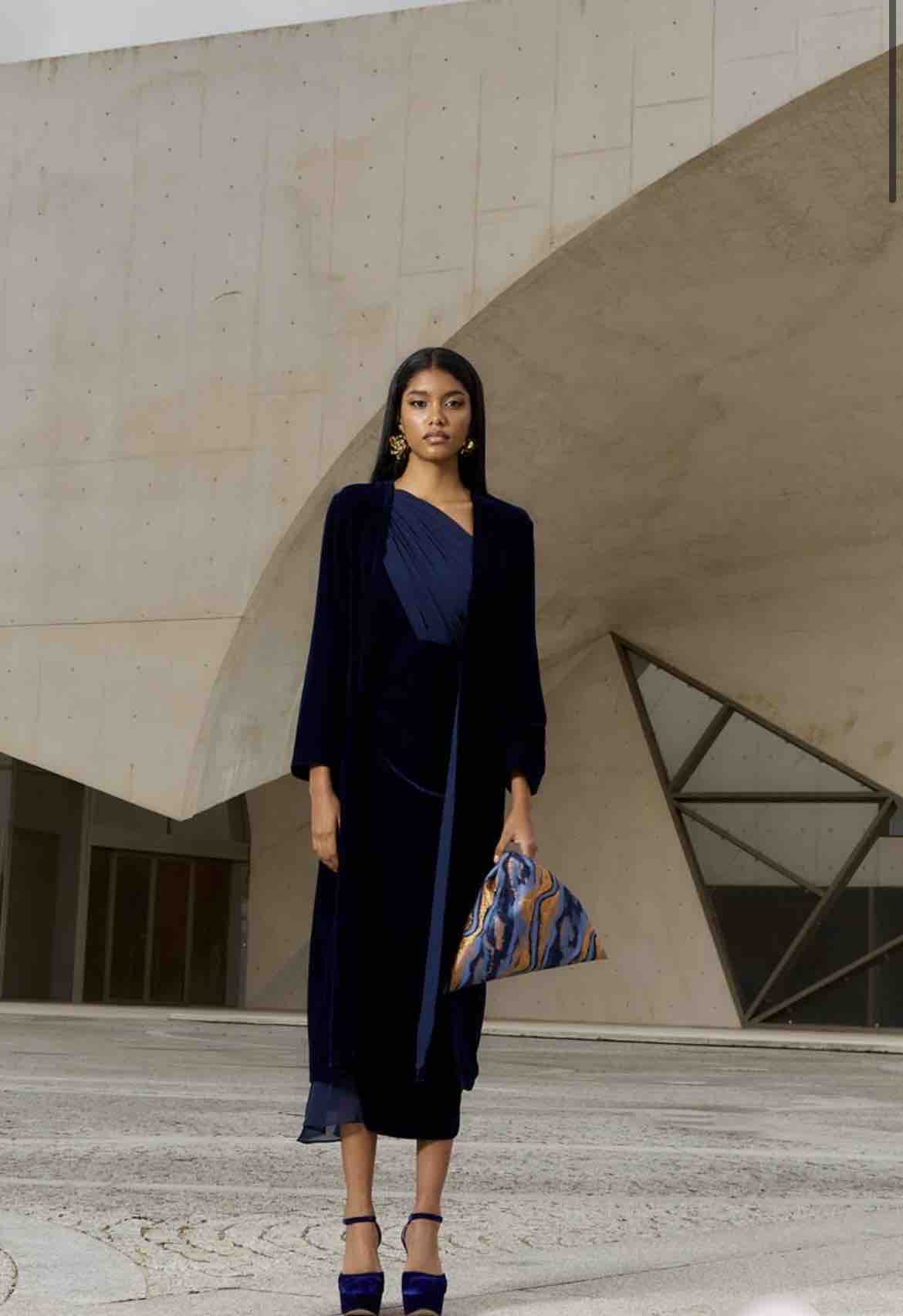Vestido+ capa azul marino terciopelo y gasa Lady Pipa — foto 3 de 4