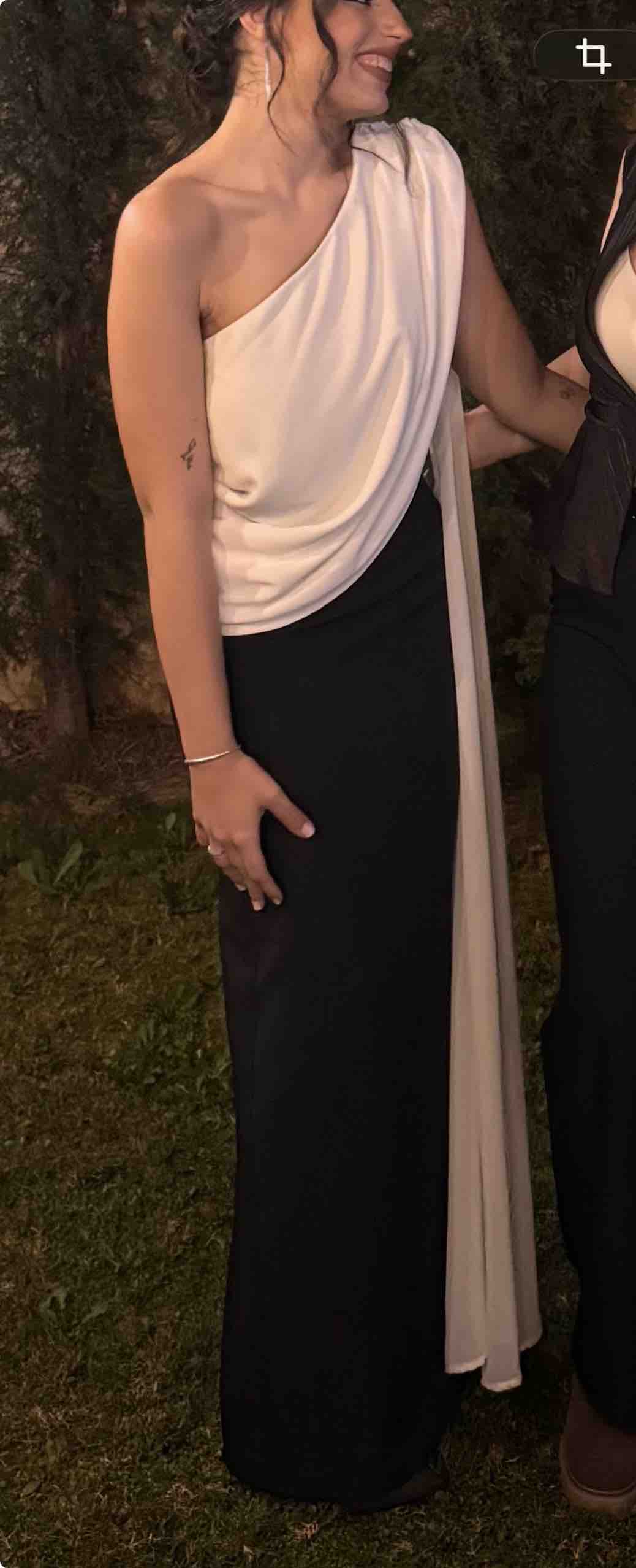 Vestido Juan Bernal blanco y negro, talla S, en alquiler — foto 1 de 2
