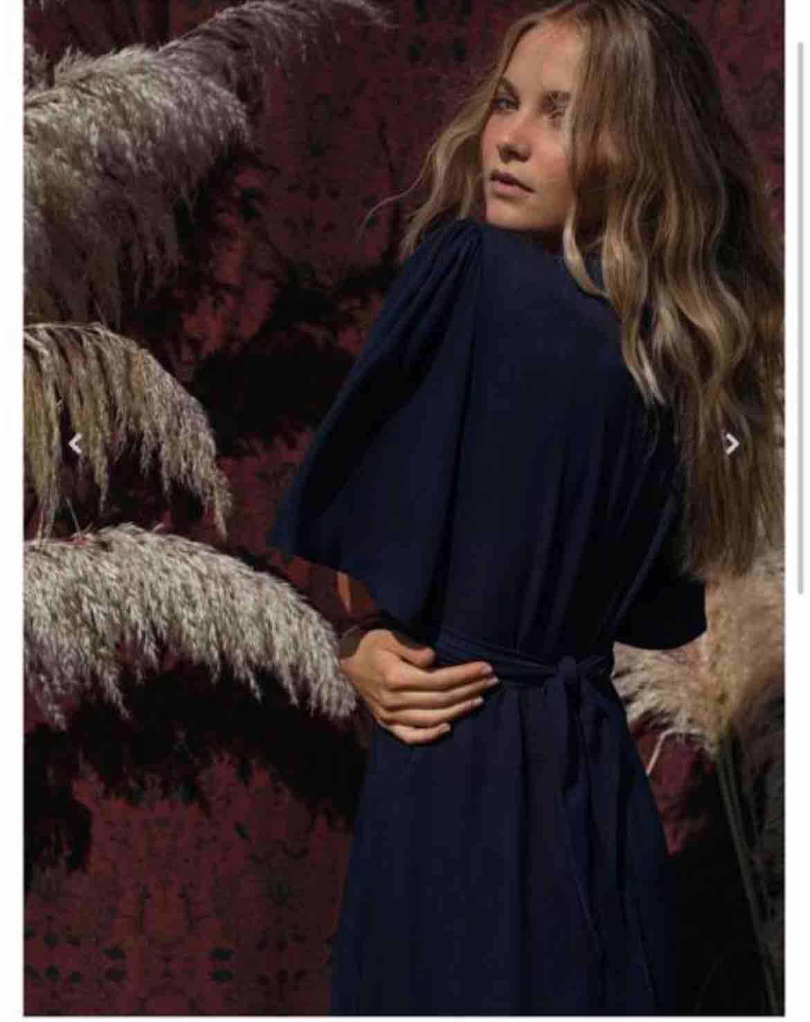 Vestido de Valentina Garí azul oscuro — foto 2 de 4