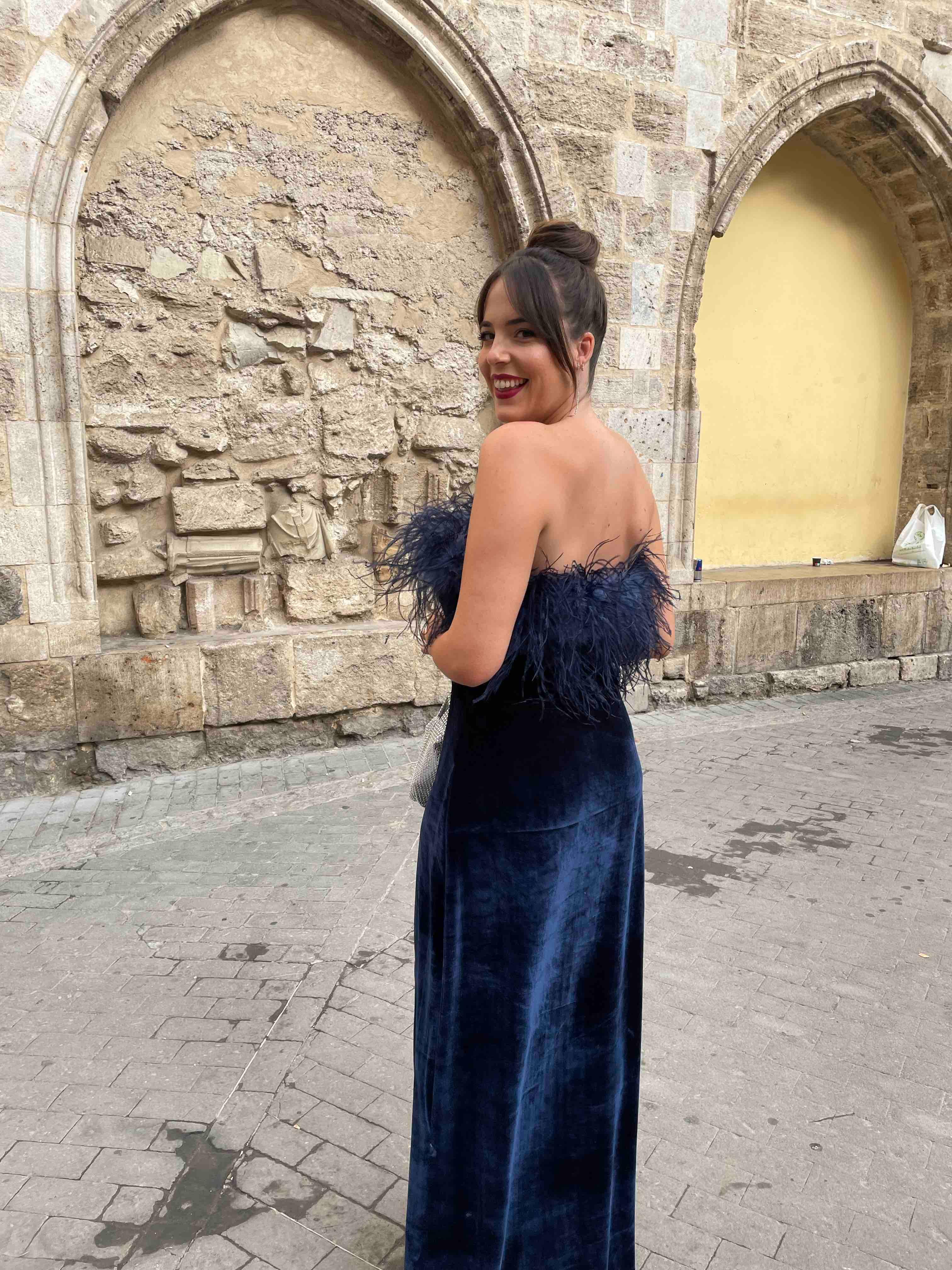 Vestido boda atelier terciopelo plumas — foto 4 de 4