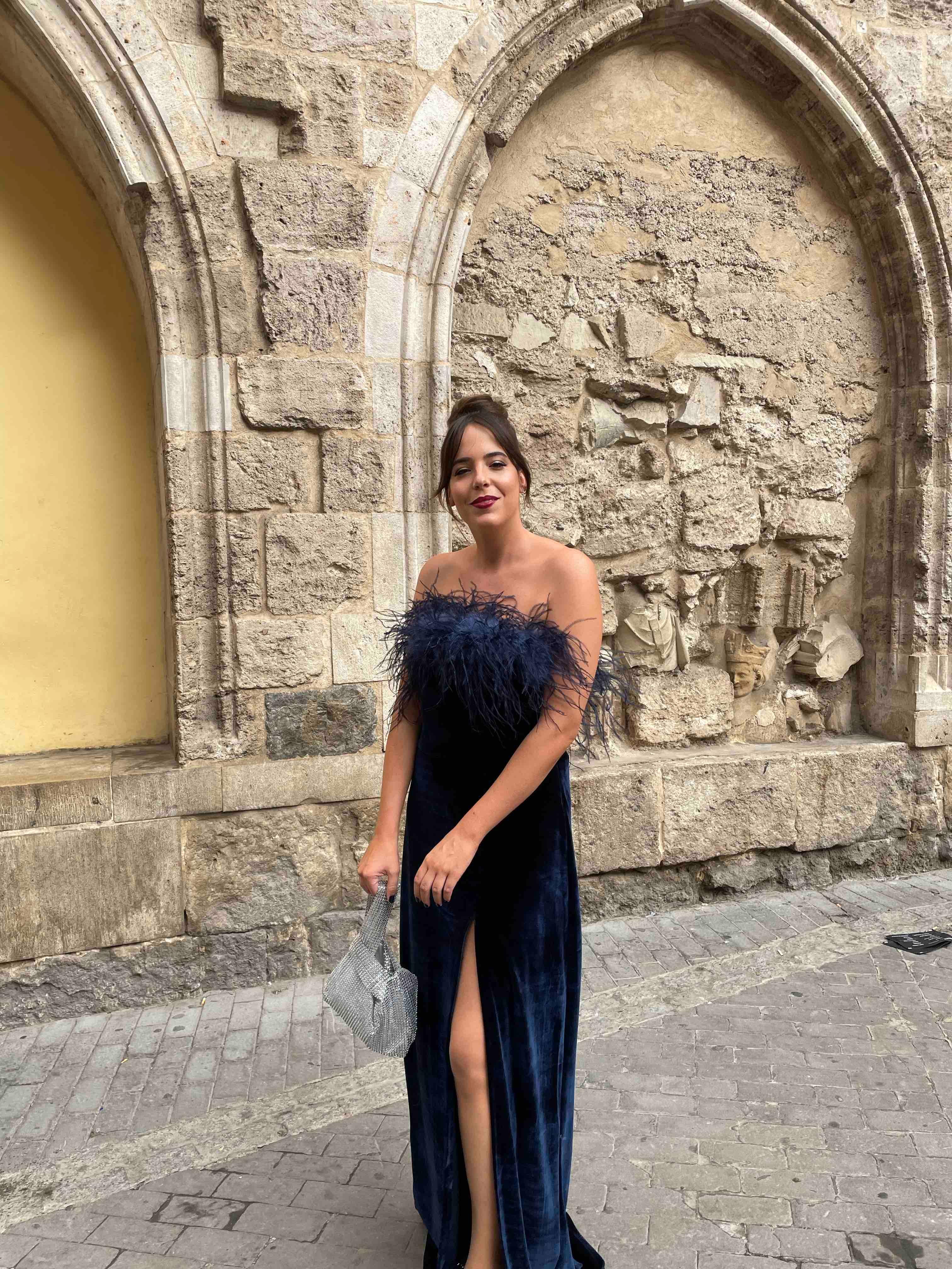 Vestido boda atelier terciopelo plumas — foto 3 de 4