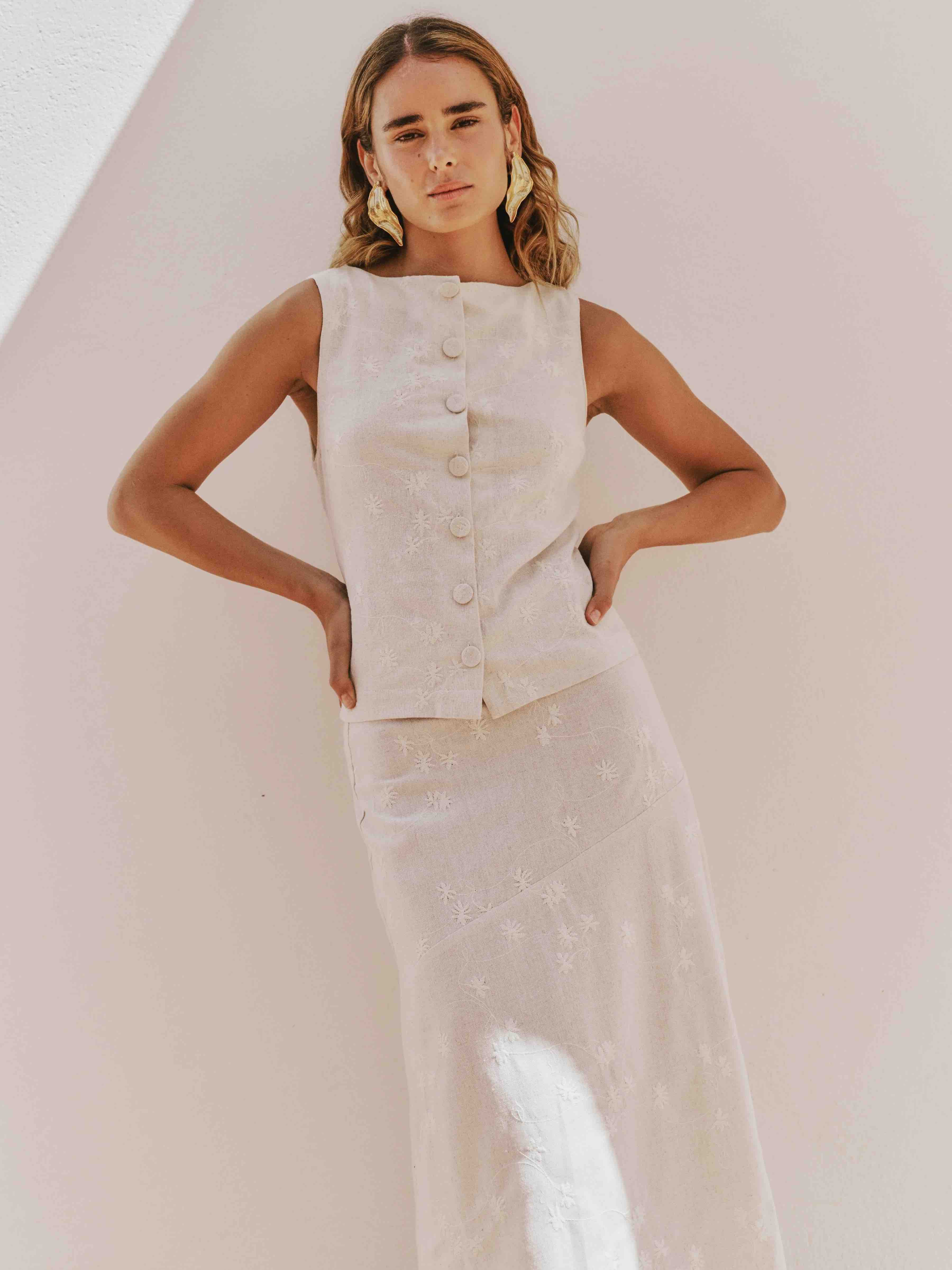 Conjunto chaleco y falda Lily de Baymo — foto 2 de 6