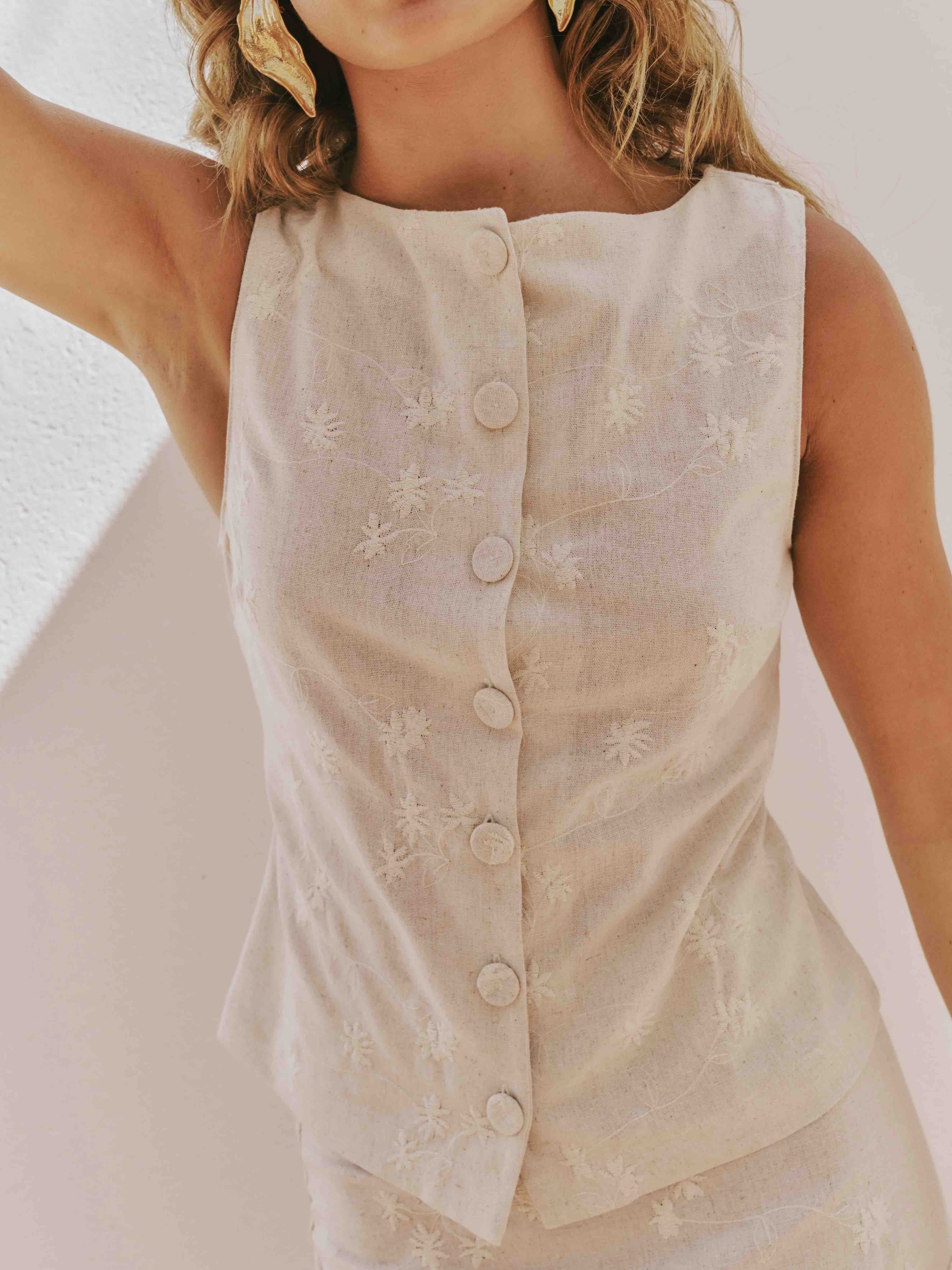 Conjunto chaleco y falda Lily de Baymo — foto 3 de 6