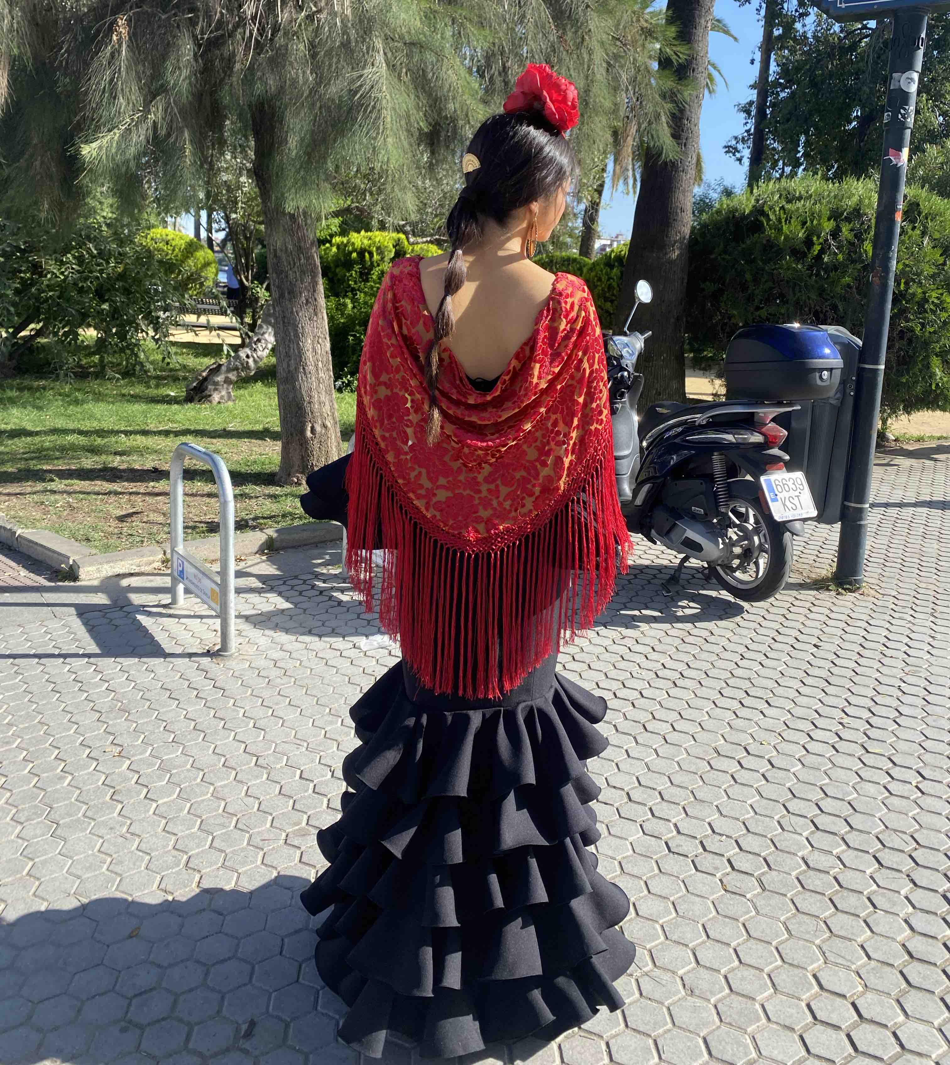 Vestido de flamenca negro + mantón rojo incluido Sibilina Flamenca — foto 3 de 4