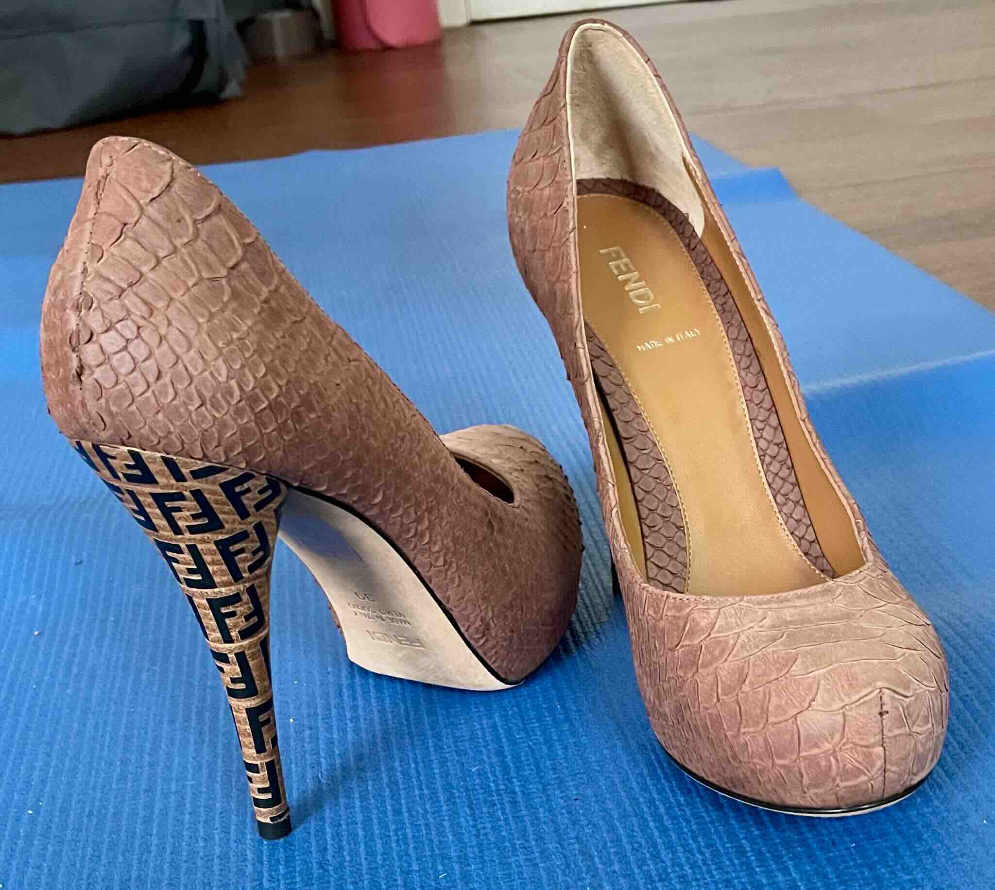 Zapatos Fendi Superstar Pumps — foto 1 de 6