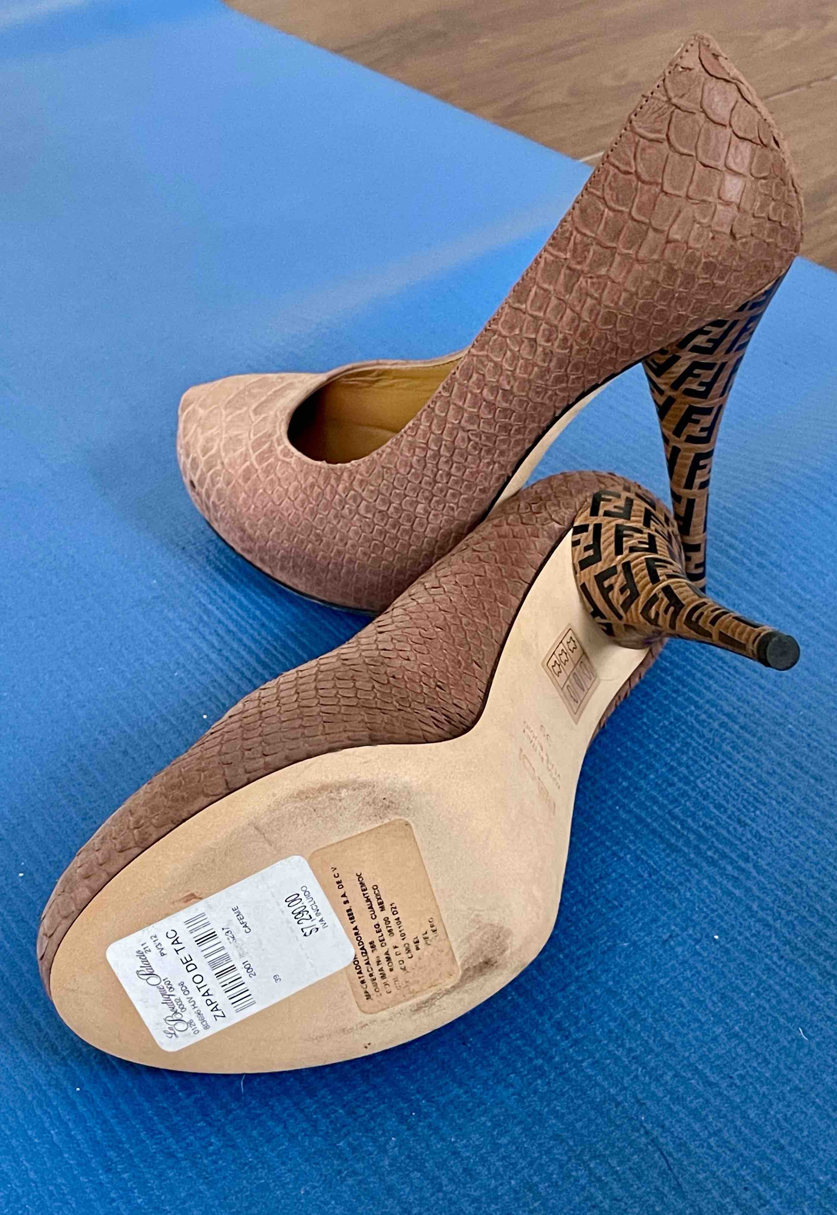 Zapatos Fendi Superstar Pumps — foto 3 de 6