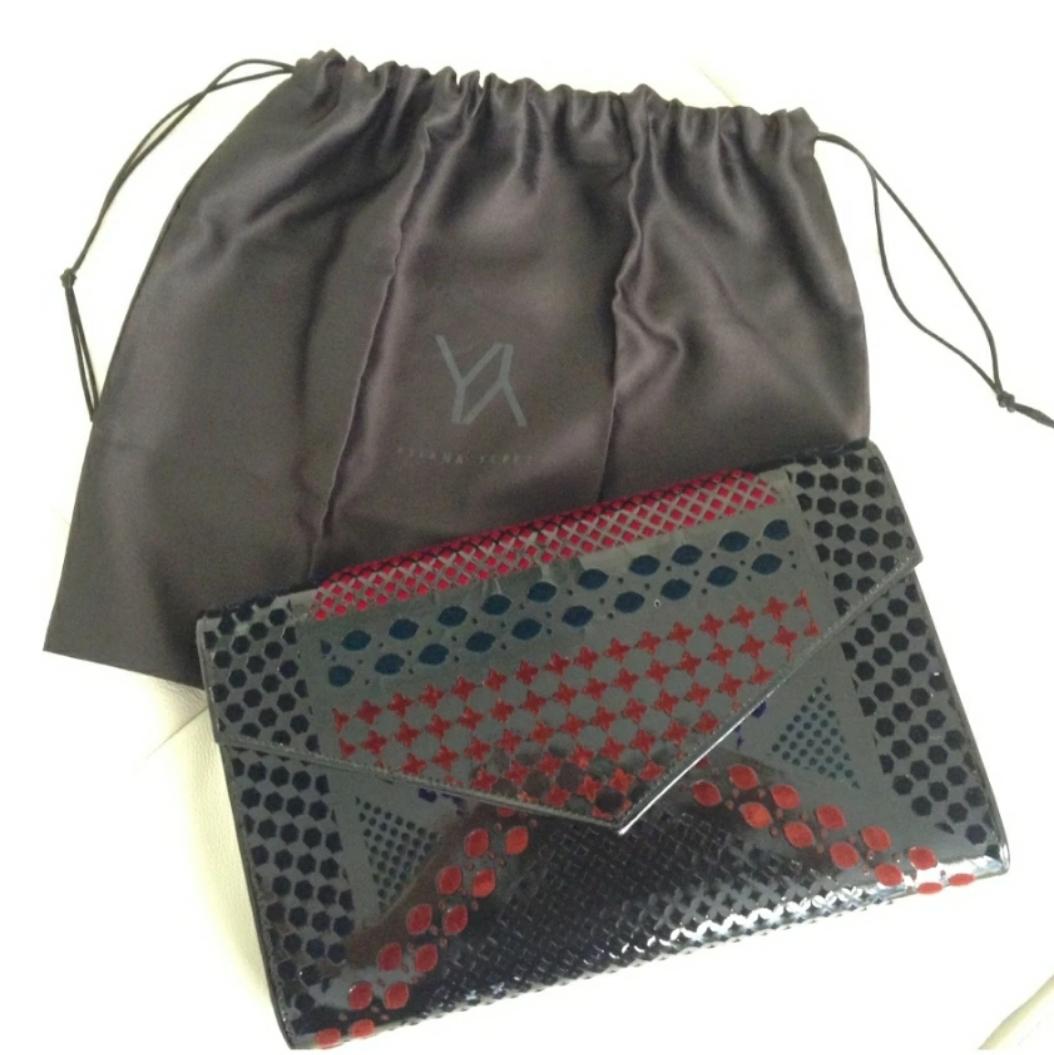 Cartera en terciopelo de Yliana Yepez — foto 2 de 4