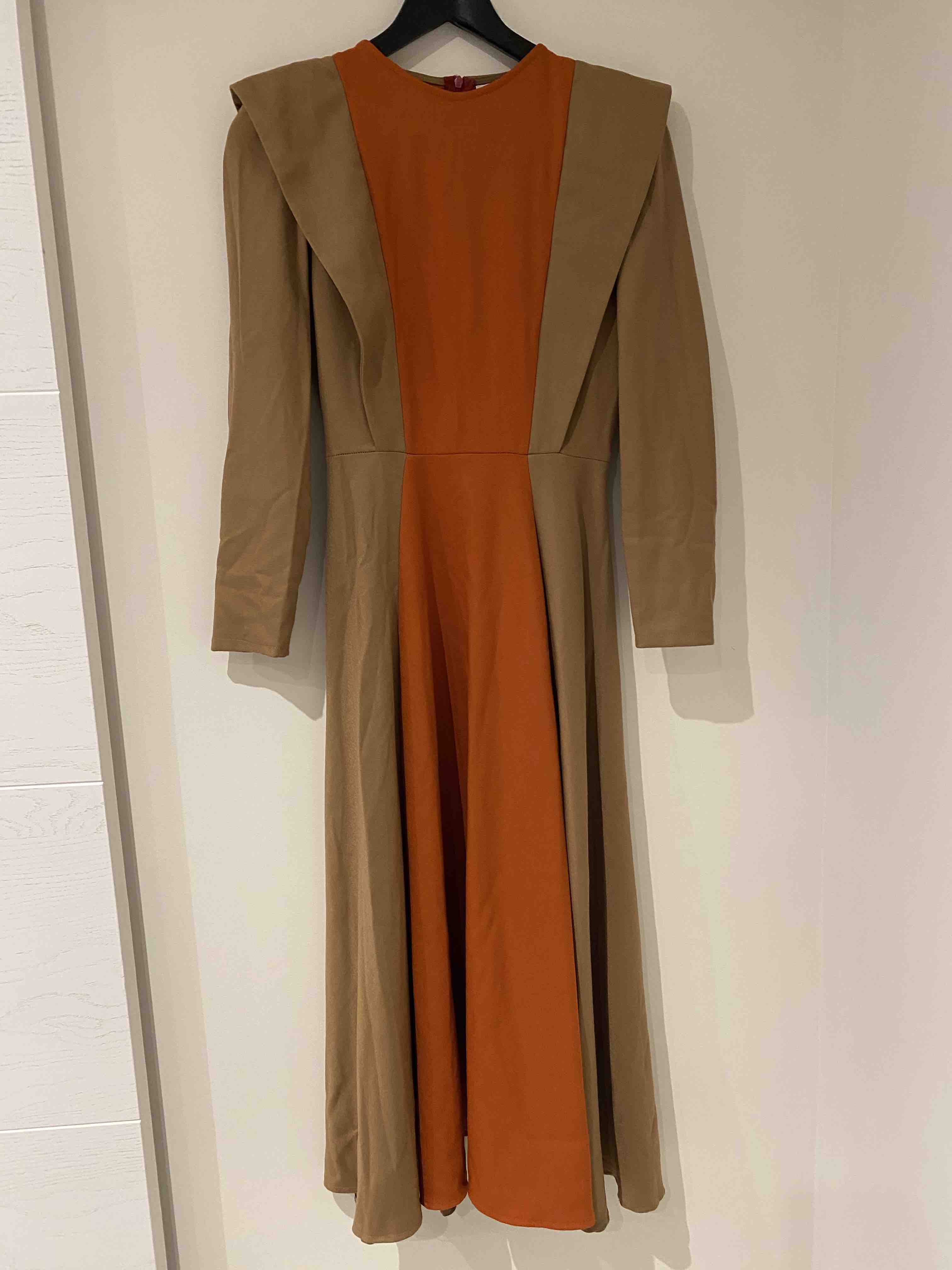 Vestido bicolor The IQ collection — foto 1 de 4