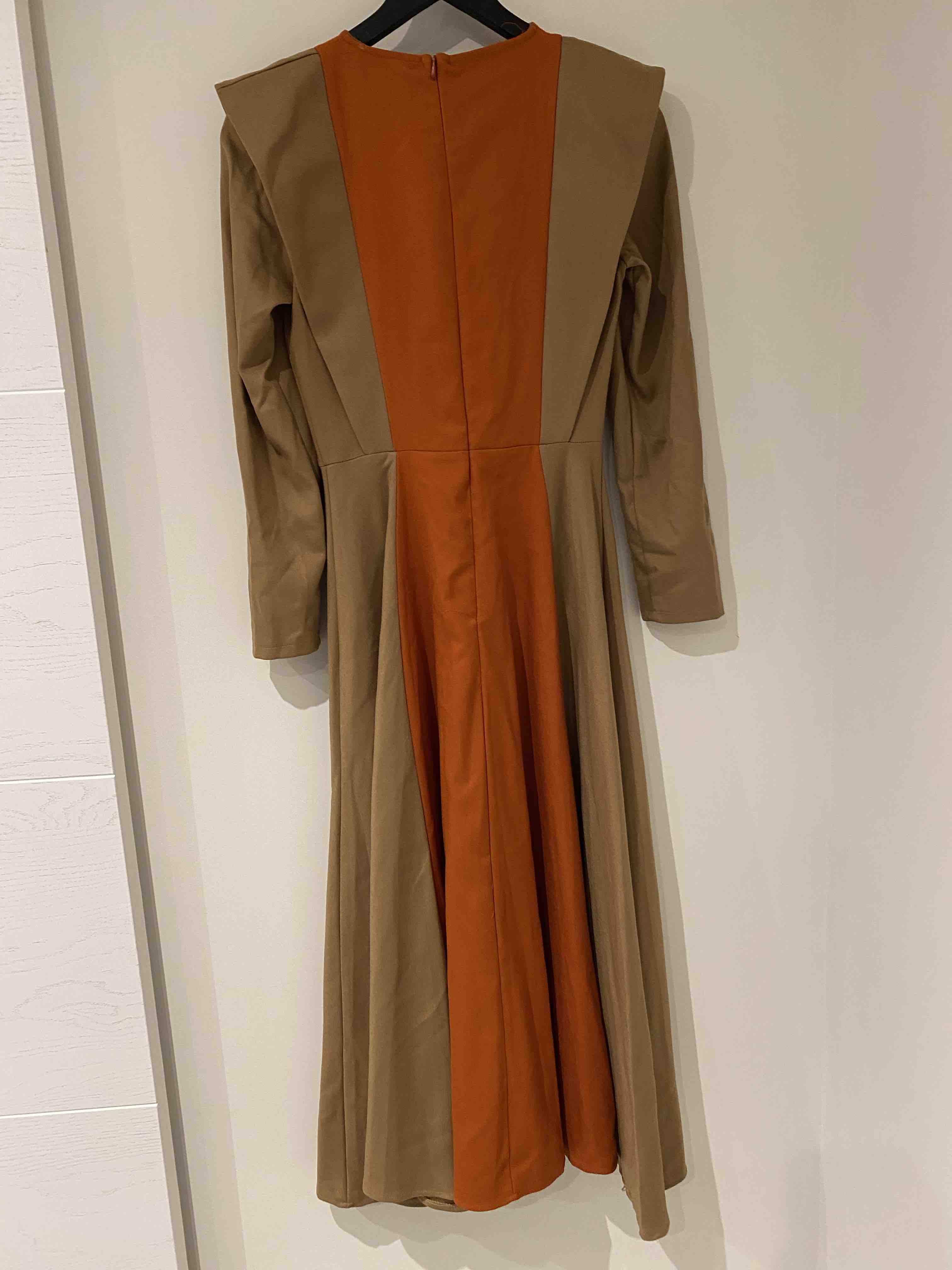 Vestido bicolor The IQ collection — foto 3 de 4