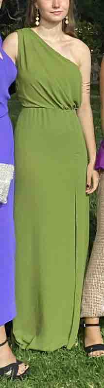 Vestido largo asimetríco verde oliva con apertura en la pierna The Are — foto 1 de 2