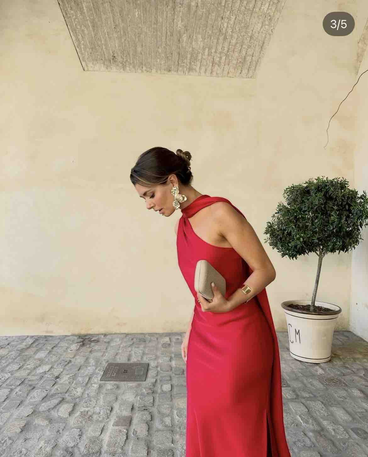 Vestido de invitada, graduación Mrs. Abril en Rojo The Are — foto 2 de 6