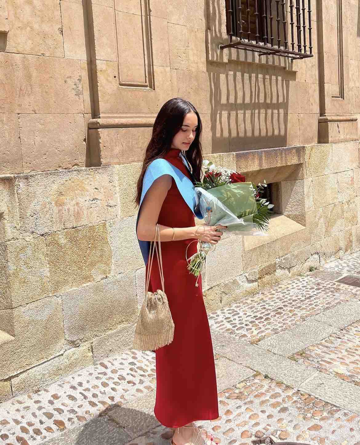 Vestido de invitada, graduación Mrs. Abril en Rojo The Are — foto 5 de 6
