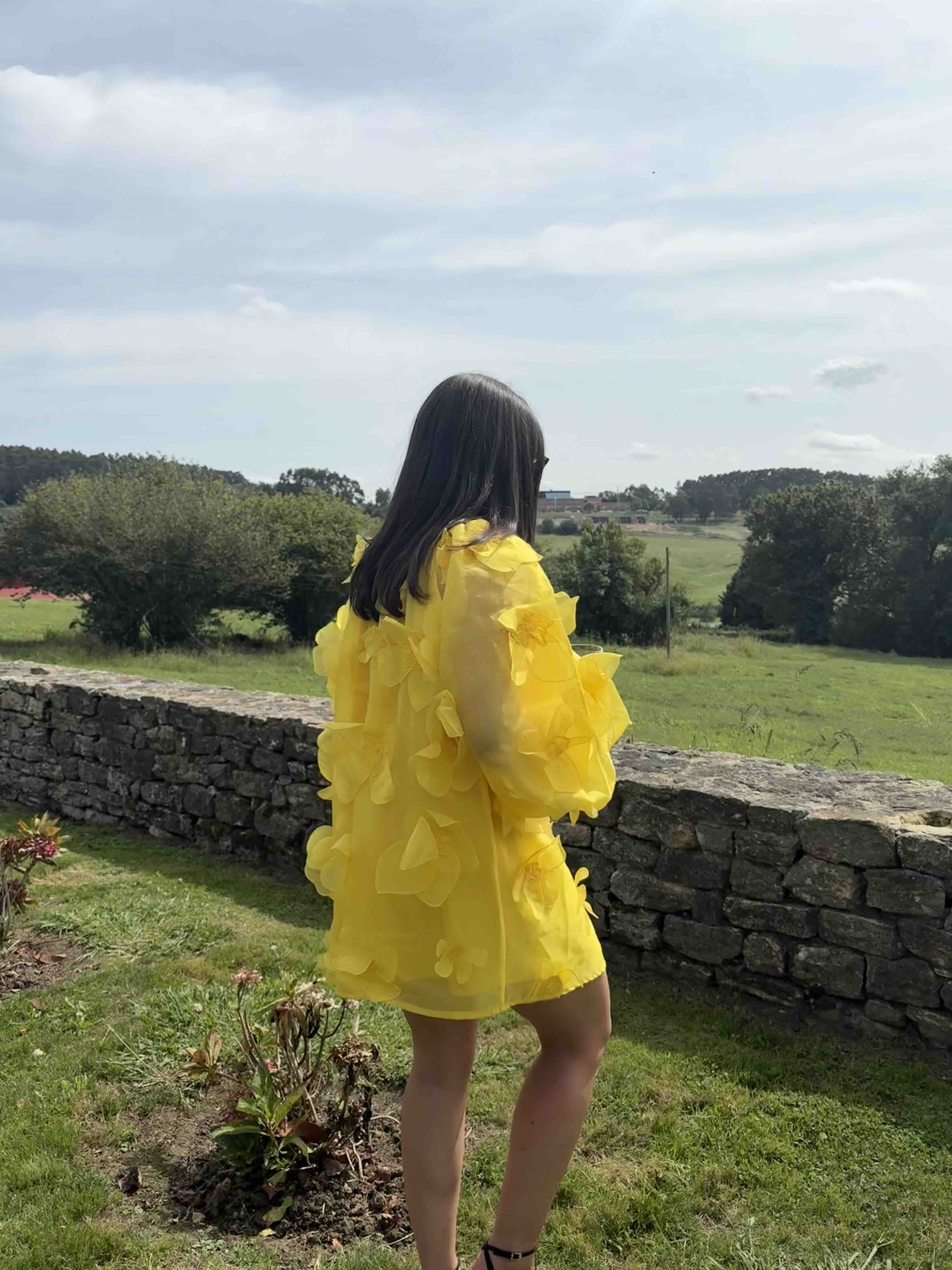 Vestido amarillo con flores Asos Design — foto 3 de 4