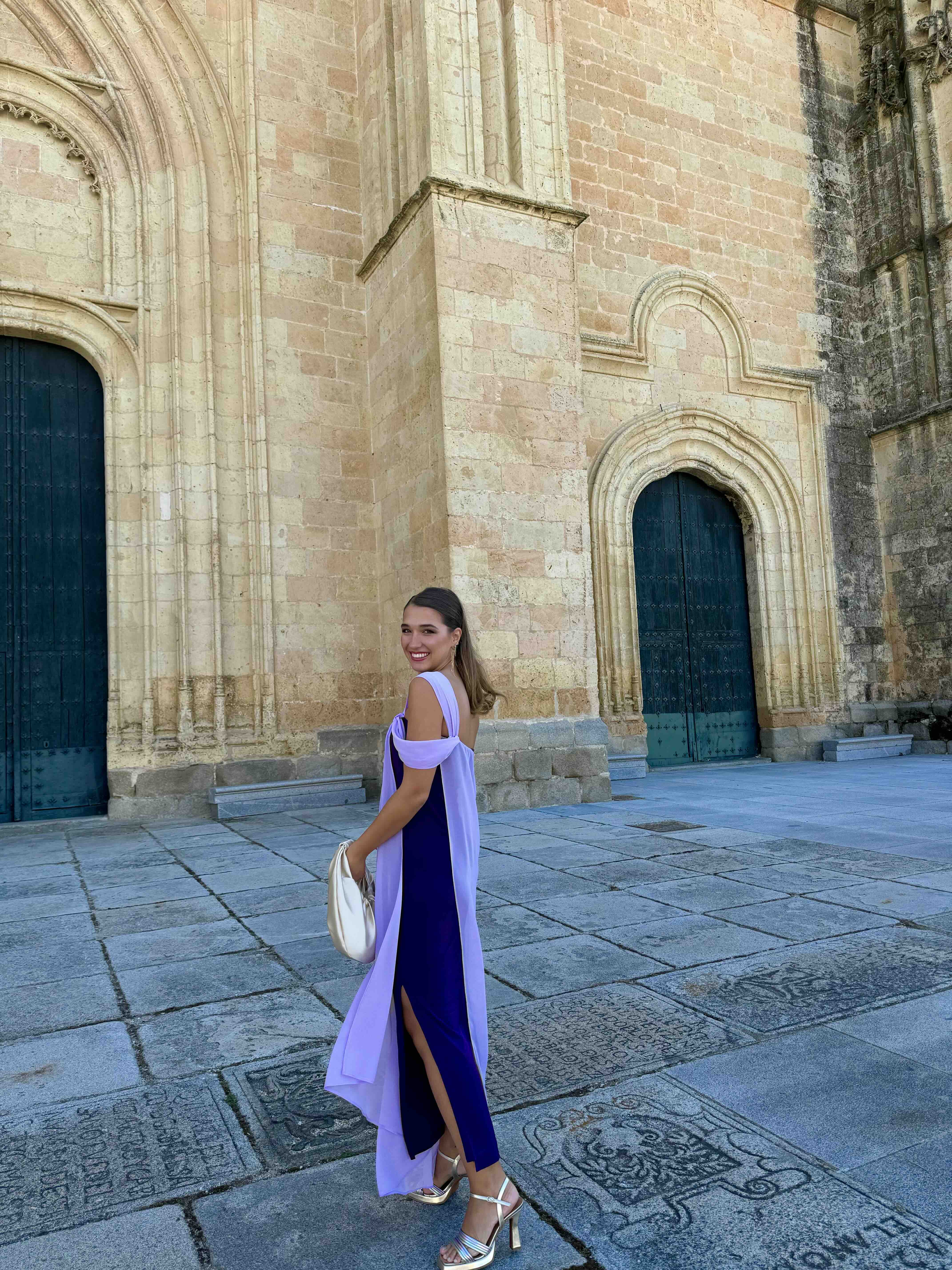 Vestido ideal para bodas y eventos The Are — foto 1 de 3