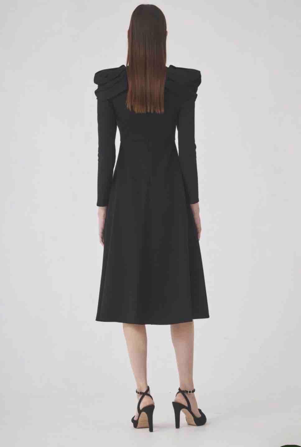 Vestido negro Coosy — foto 2 de 3