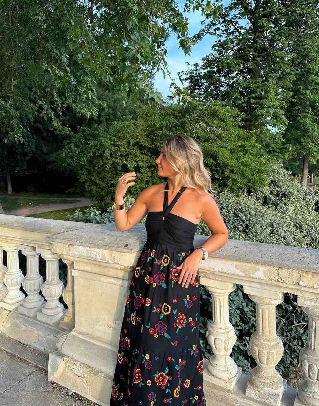Vestido bordado Sezane — foto 1 de 3
