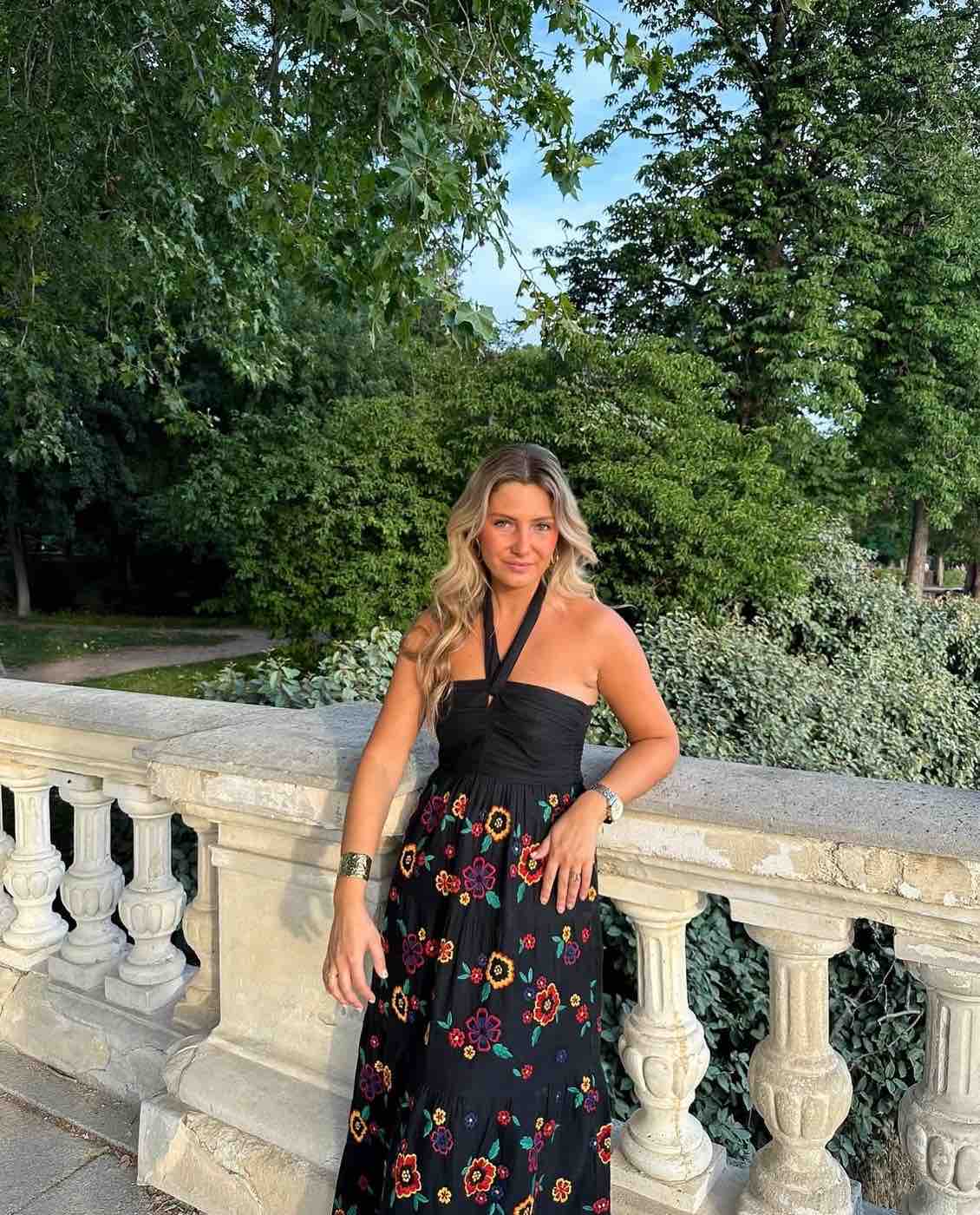 Vestido bordado Sezane — foto 3 de 3