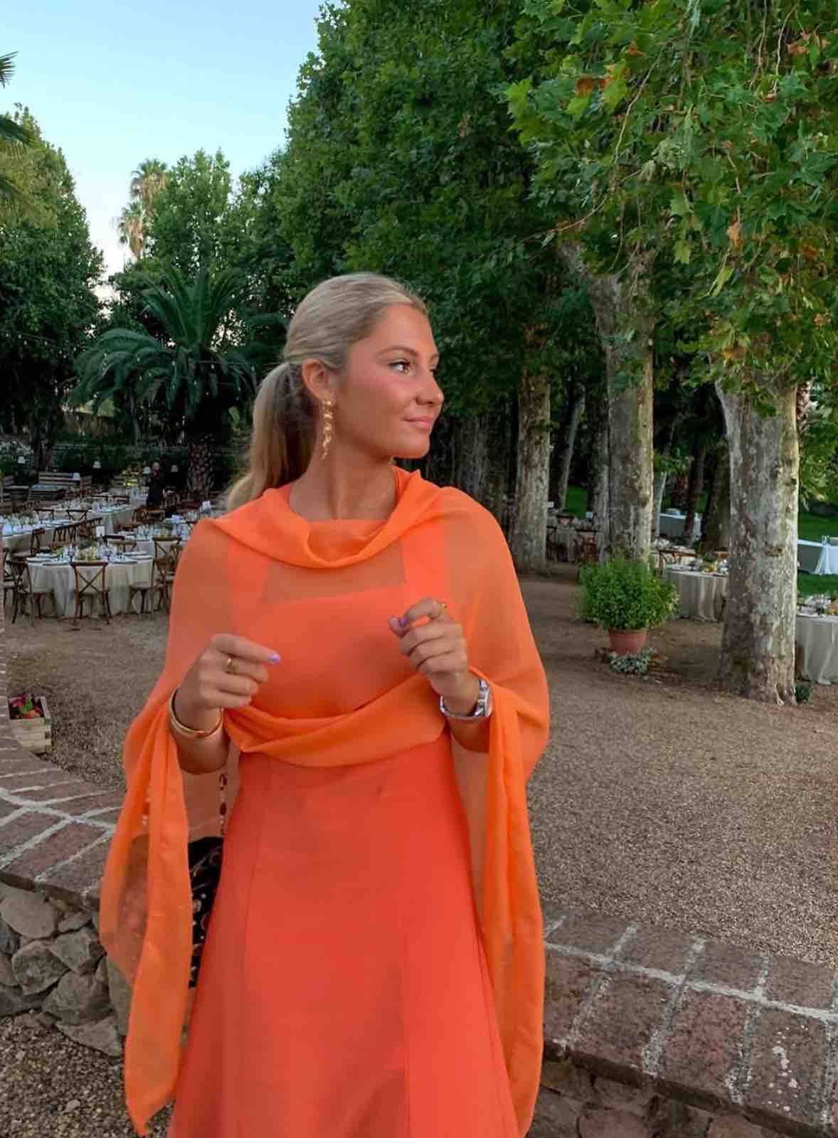 Vestido y capa naranja MANGO Capsule — foto 1 de 4