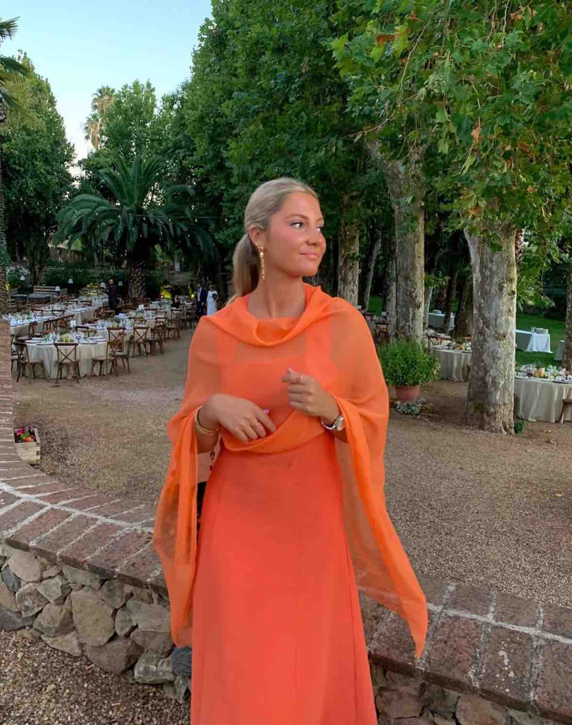 Vestido y capa naranja MANGO Capsule — foto 3 de 4