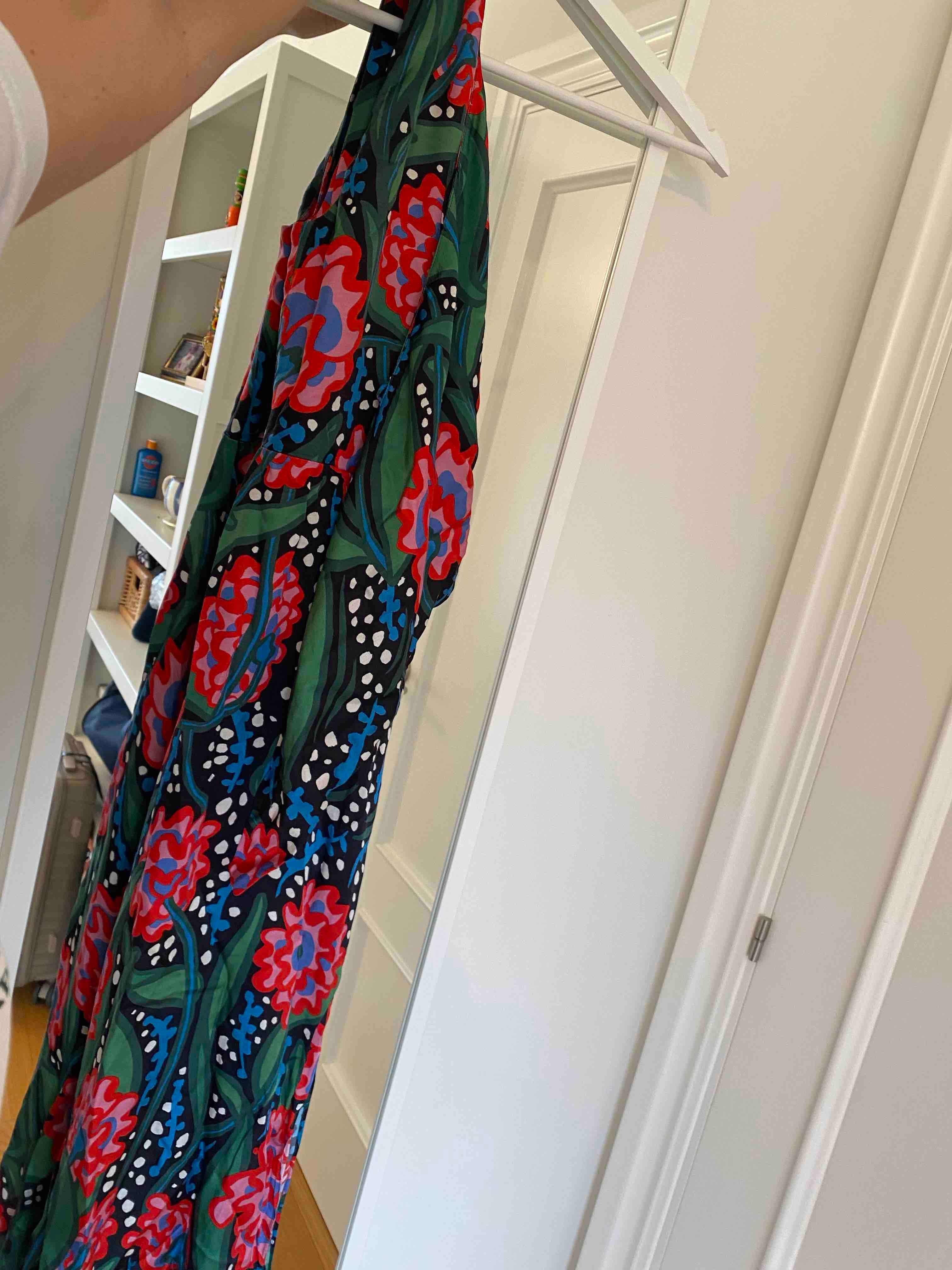 Vestido Mirae asimétrico — foto 2 de 5