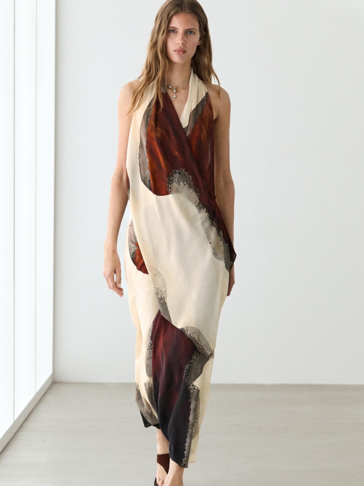 Vestido invitada Massimo Dutti — foto 1 de 2