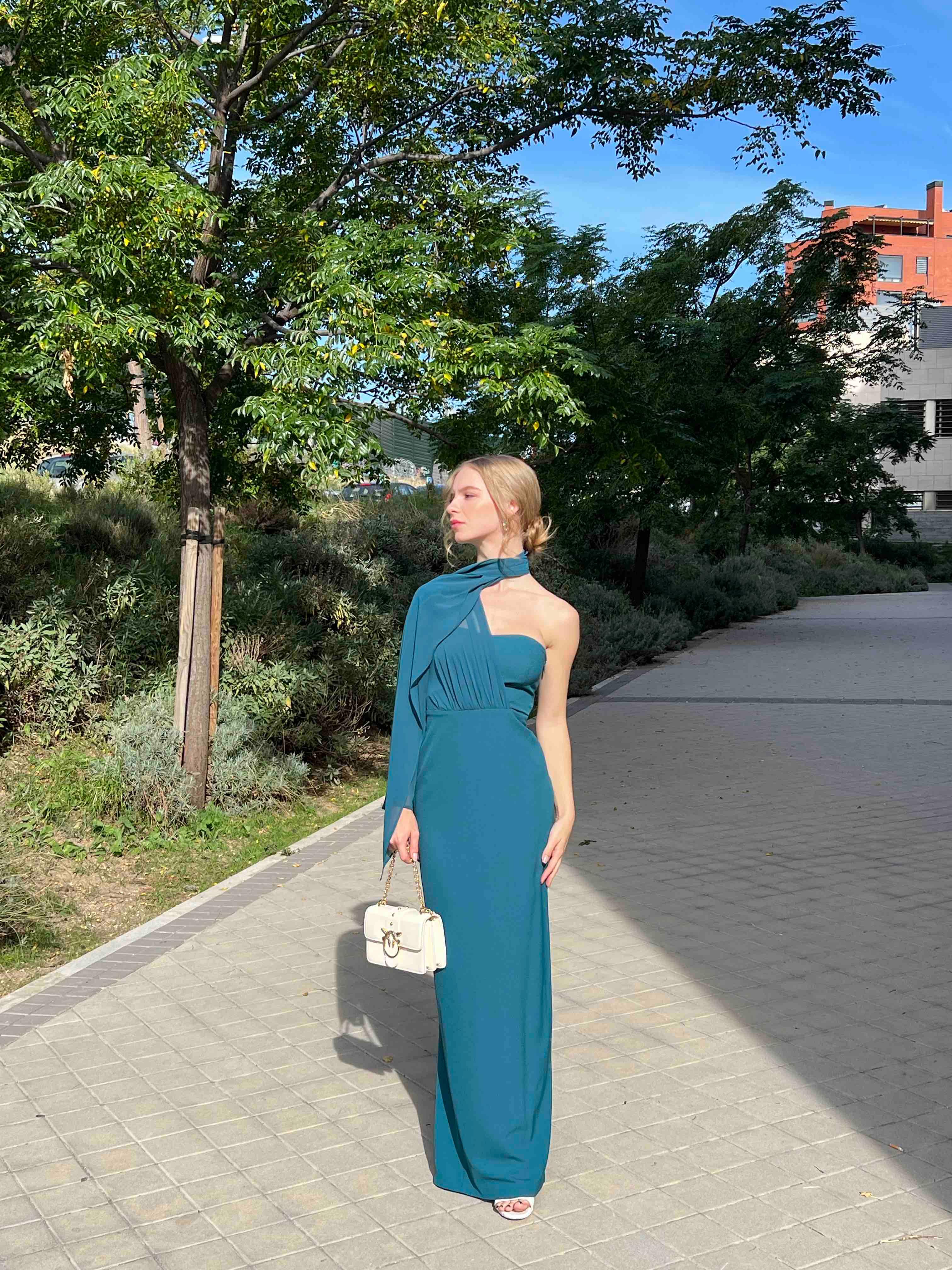 Vestido invitada boda Lady pipa con pañuelo/capa — foto 5 de 5