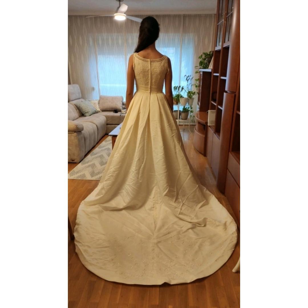 vestido novia recto con sobrefalda — foto 1 de 5