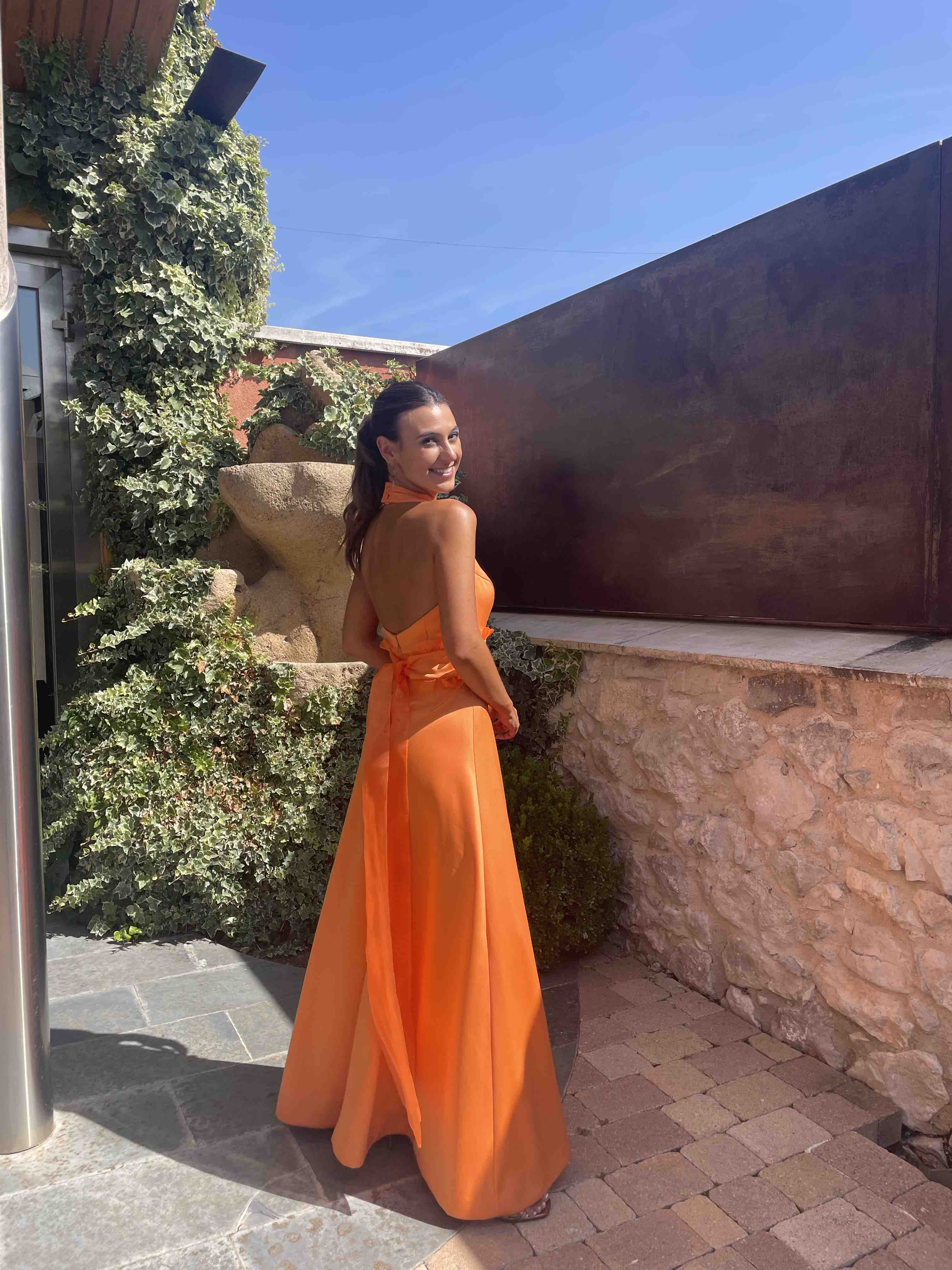 Vestido hecho a medida — foto 1 de 3