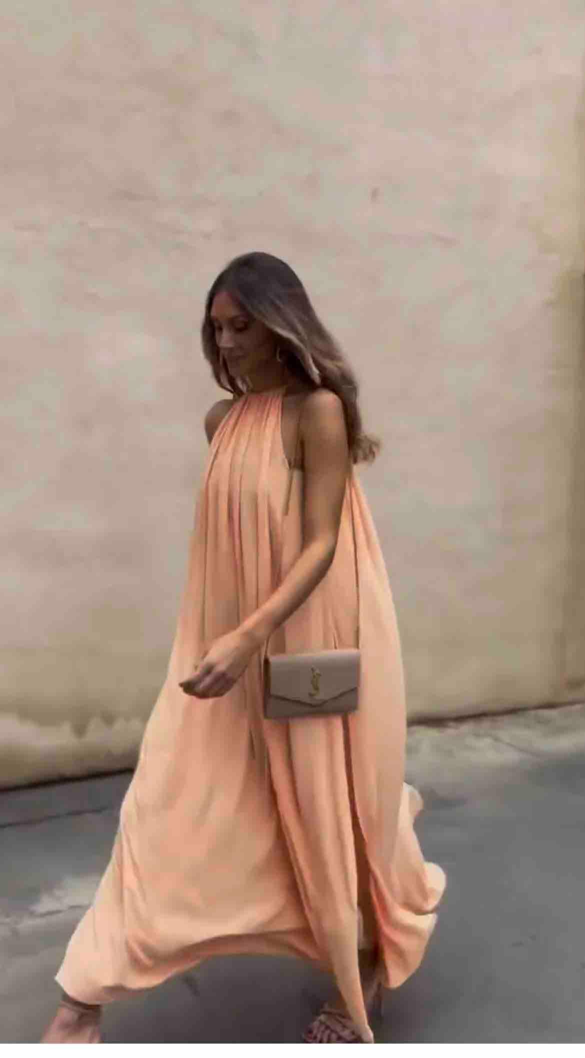 Vestido de invitada de la colección de Victoria x Brilada. El precio del vestido es de 350€ — foto 1 de 5