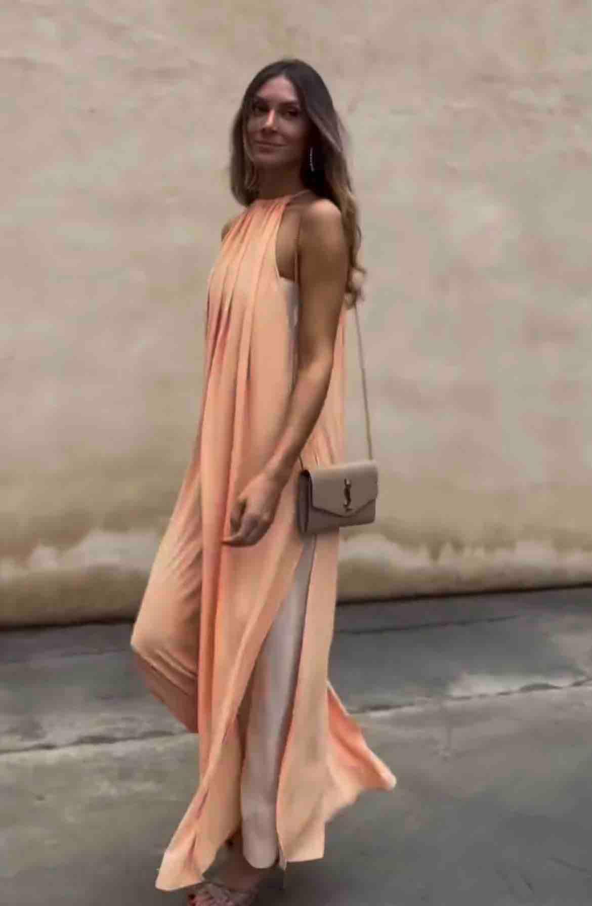 Vestido de invitada de la colección de Victoria x Brilada. El precio del vestido es de 350€ — foto 5 de 5