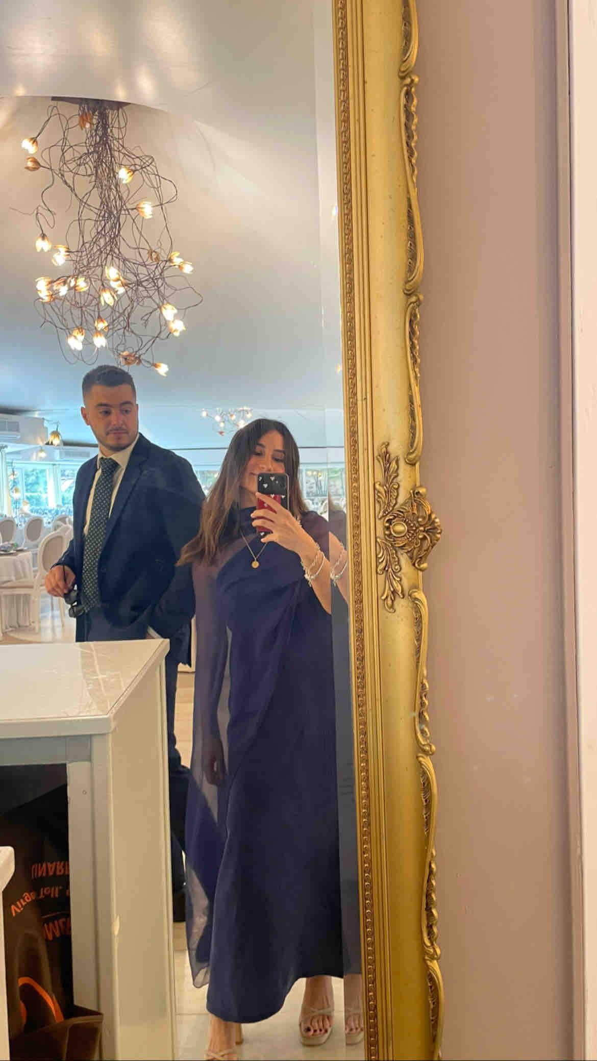 Vestido de Invitada de Cris Serra junto a una capa — foto 1 de 4